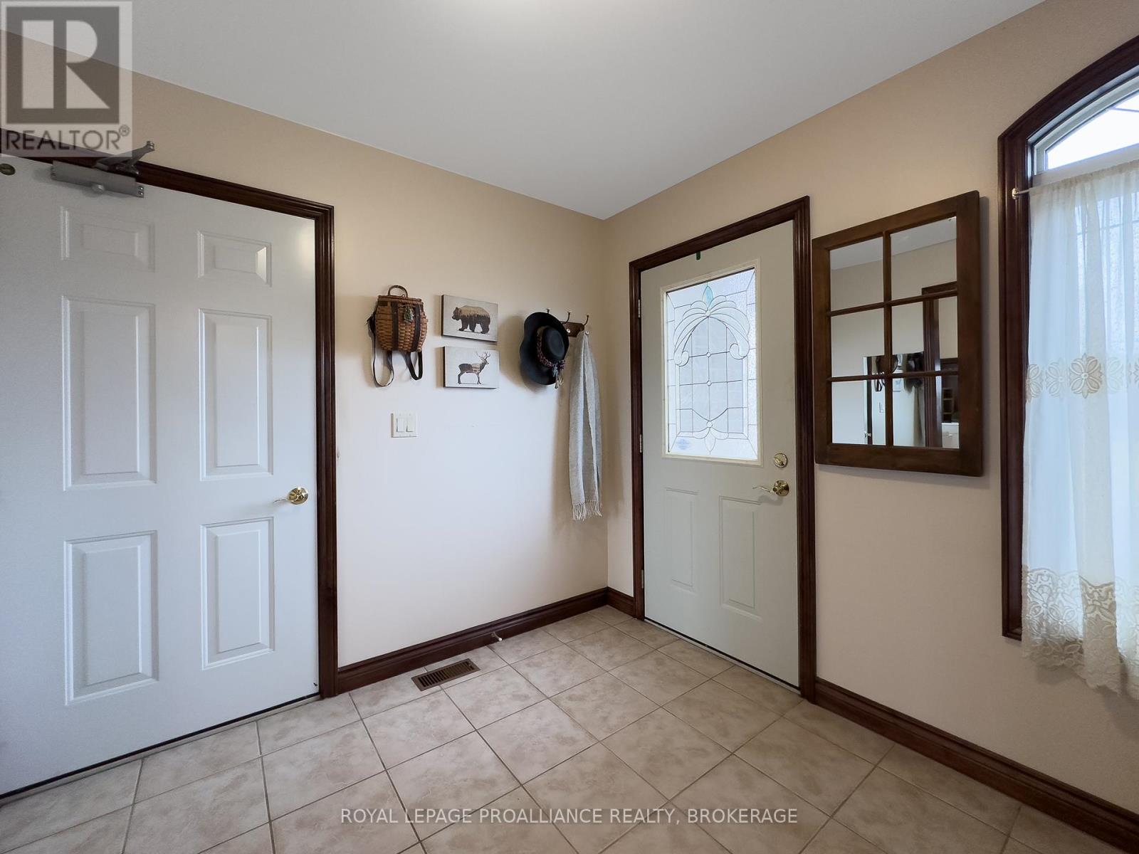 4734 Lakeside Lane, Loyalist, Ontario  K0H 1G0 - Photo 21 - X12126500