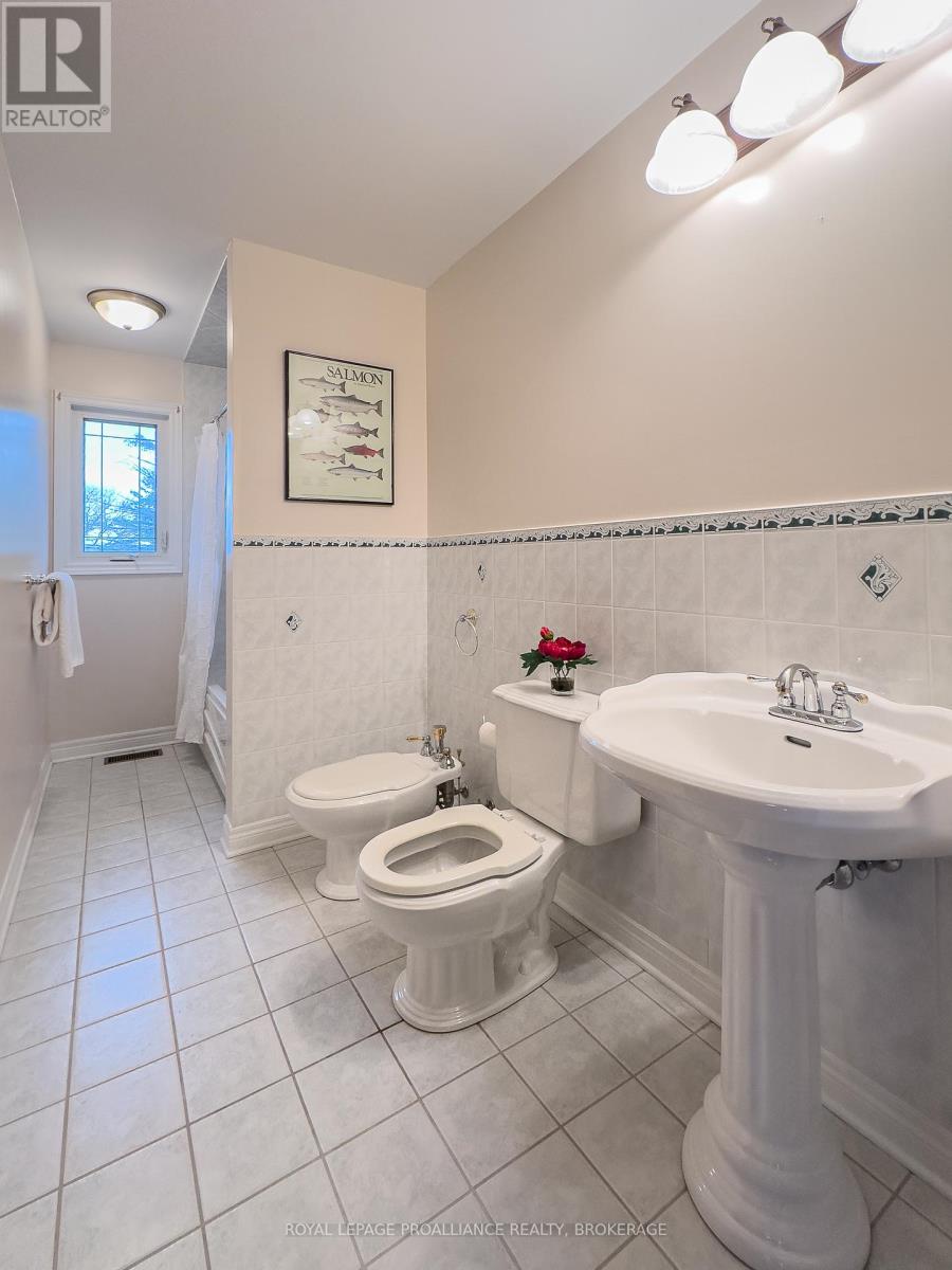 4734 Lakeside Lane, Loyalist, Ontario  K0H 1G0 - Photo 29 - X12126500