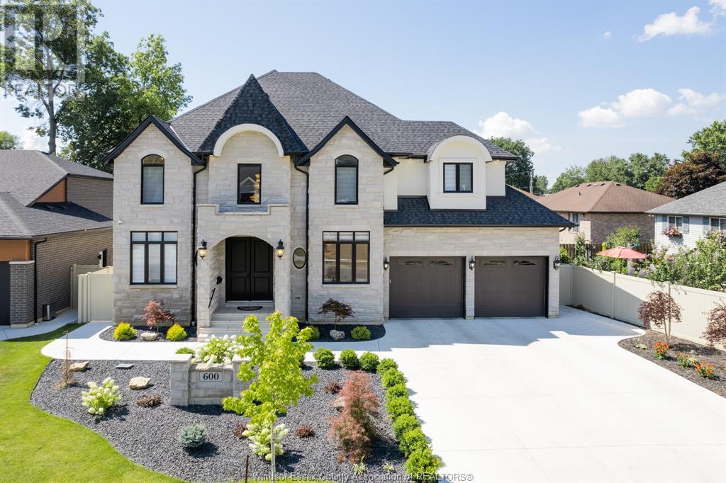 Property at 600 KENWOOD image 2