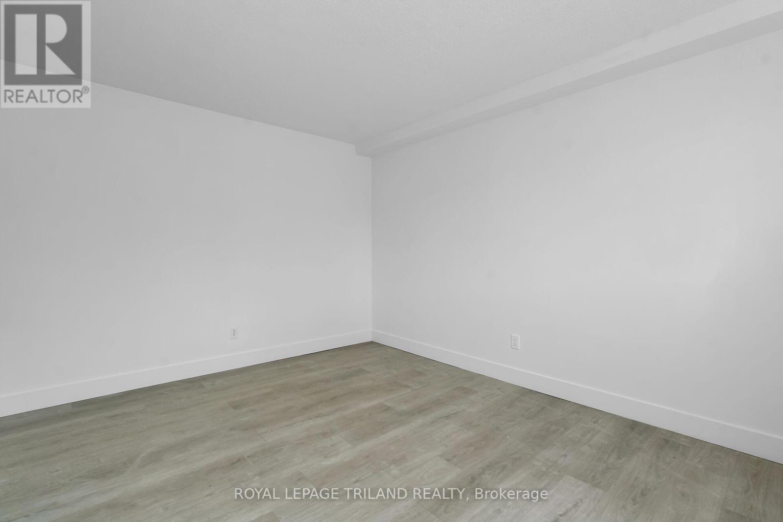 3 - 852 Trafalgar Street, London East, Ontario  N5Z 1E7 - Photo 3 - X12126490
