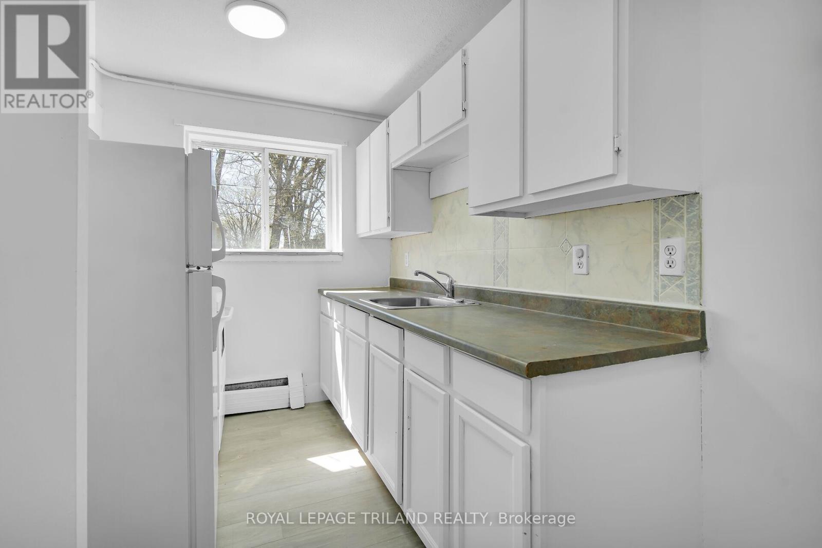 3 - 852 Trafalgar Street, London East, Ontario  N5Z 1E7 - Photo 4 - X12126490