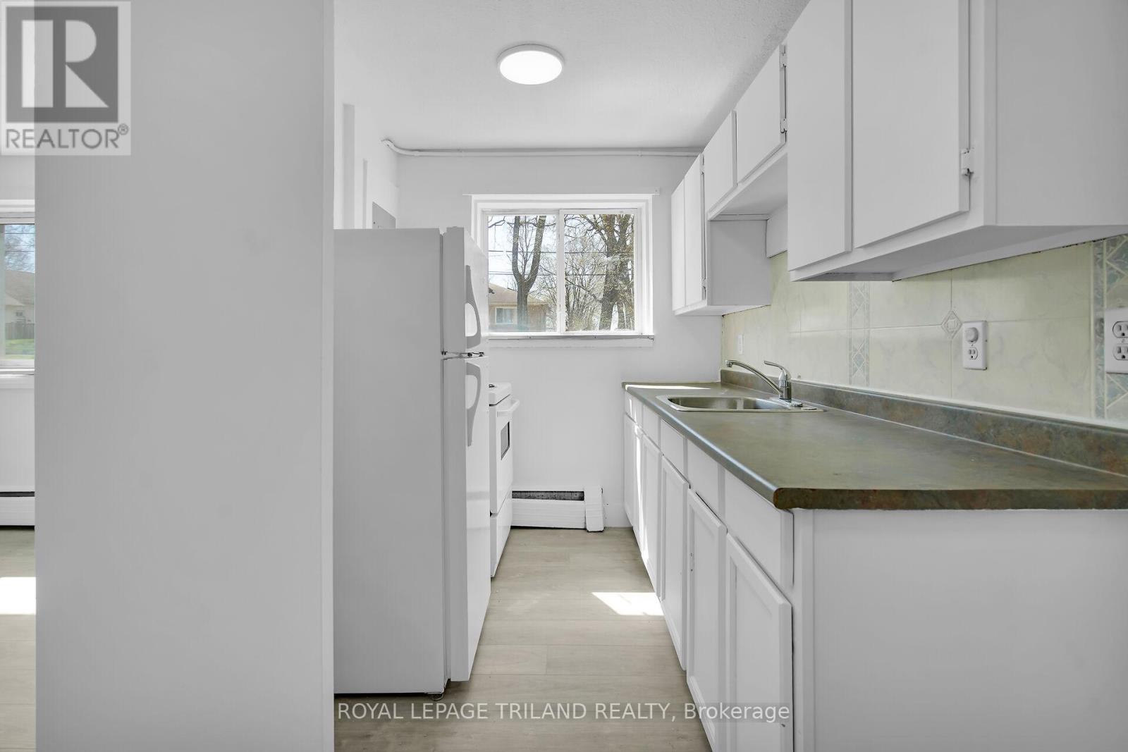 3 - 852 Trafalgar Street, London East, Ontario  N5Z 1E7 - Photo 5 - X12126490