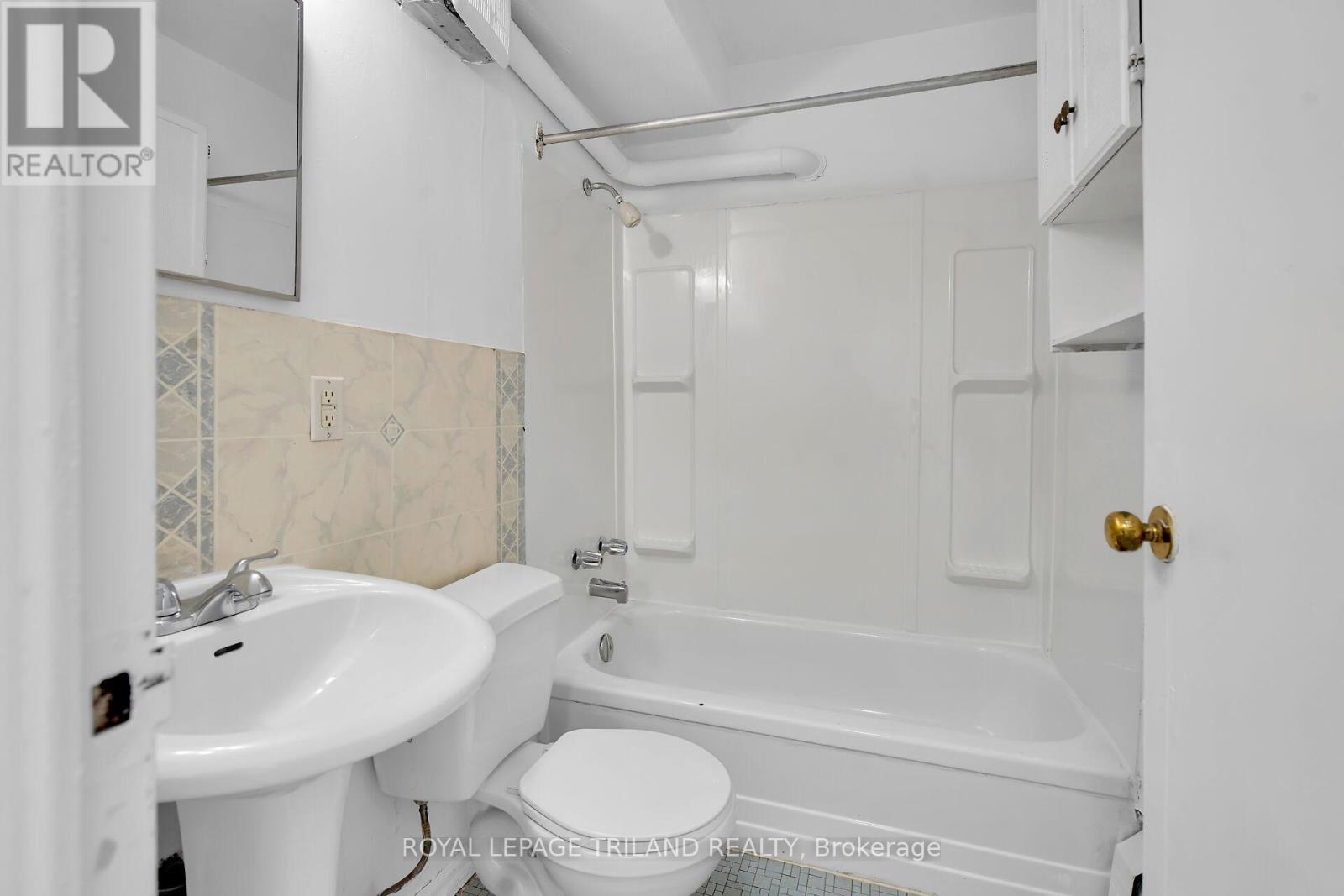 3 - 852 Trafalgar Street, London East, Ontario  N5Z 1E7 - Photo 8 - X12126490