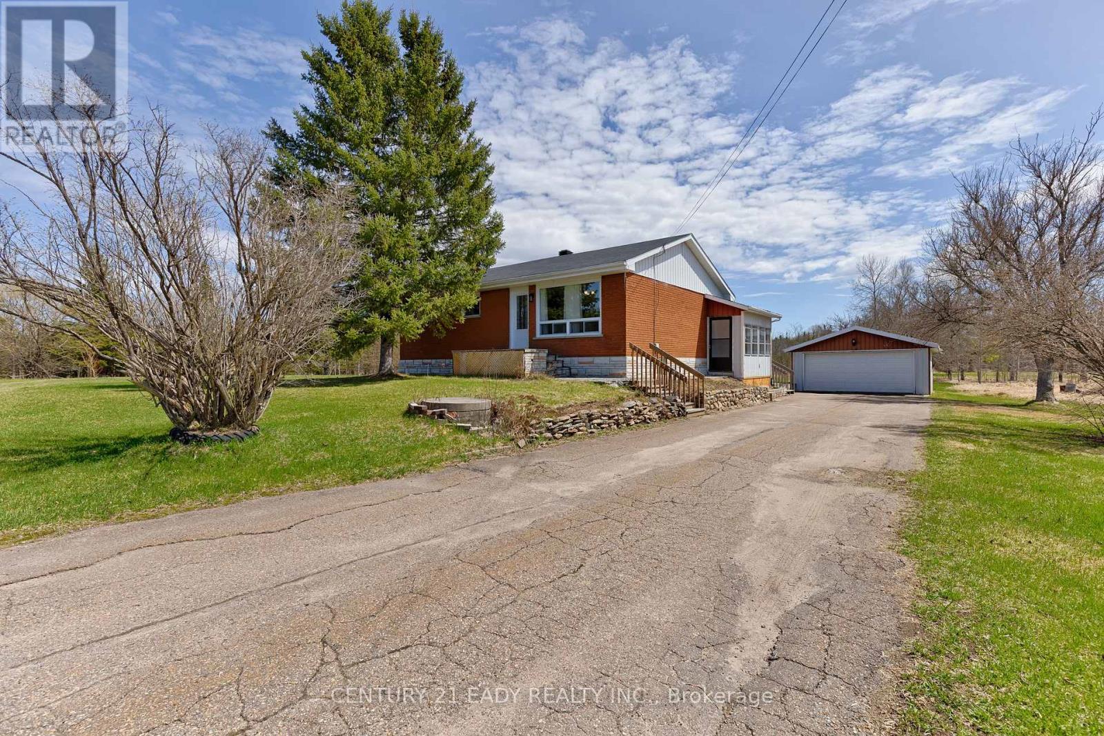 285 Foymount Road, Bonnechere Valley, Ontario  K0J 1T0 - Photo 2 - X12126476