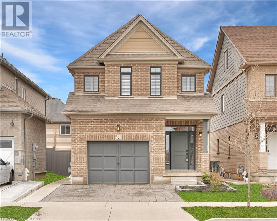 7 PONDCLIFFE Drive, Kitchener, Ontario