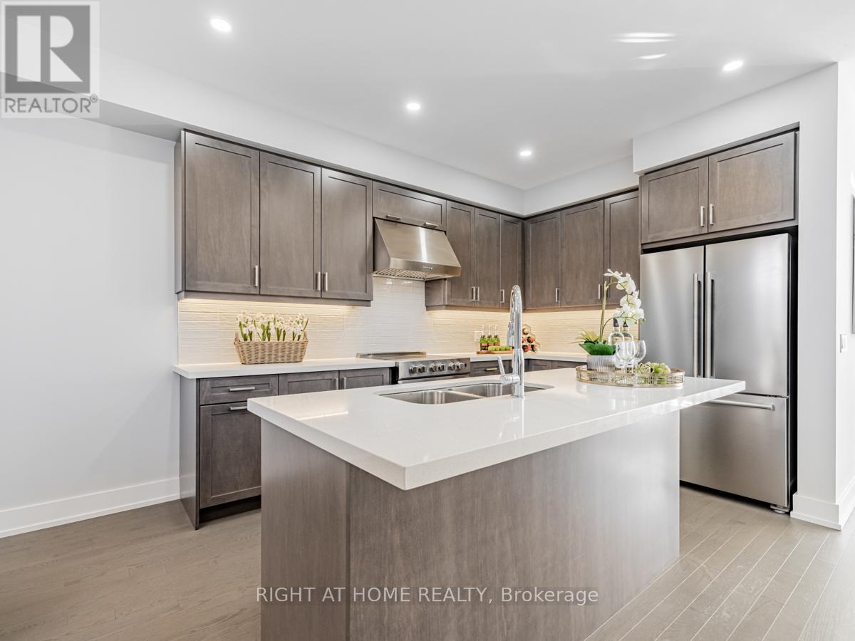 12 York Downs Boulevard, Markham, Ontario  L6C 3J7 - Photo 10 - N12126447