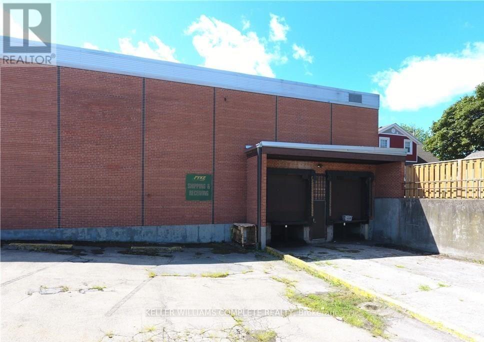 33 Gilmore Road, Fort Erie, Ontario  L2A 2L9 - Photo 3 - X12124556