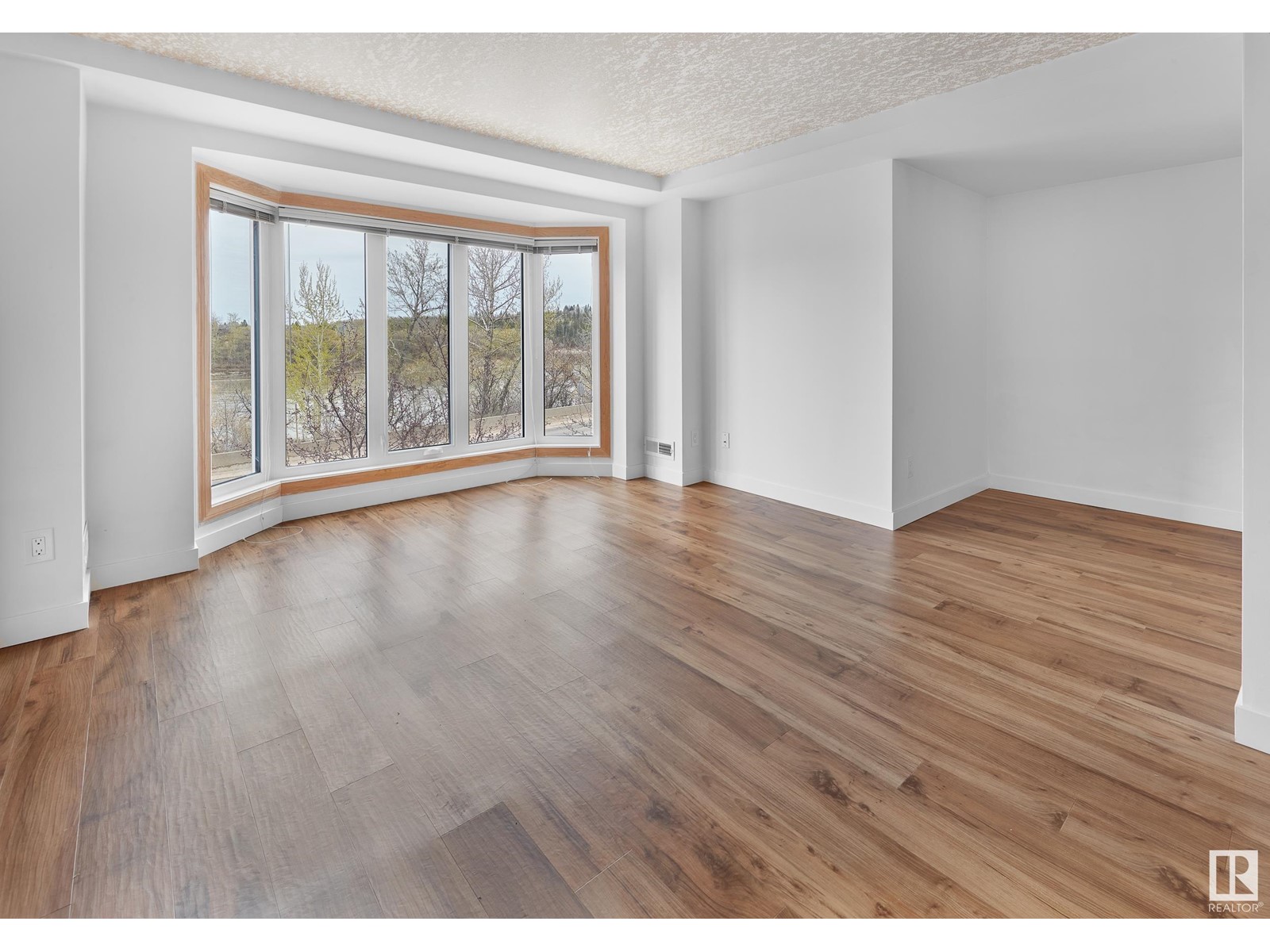 Property at 9021 98 AV NW image 2