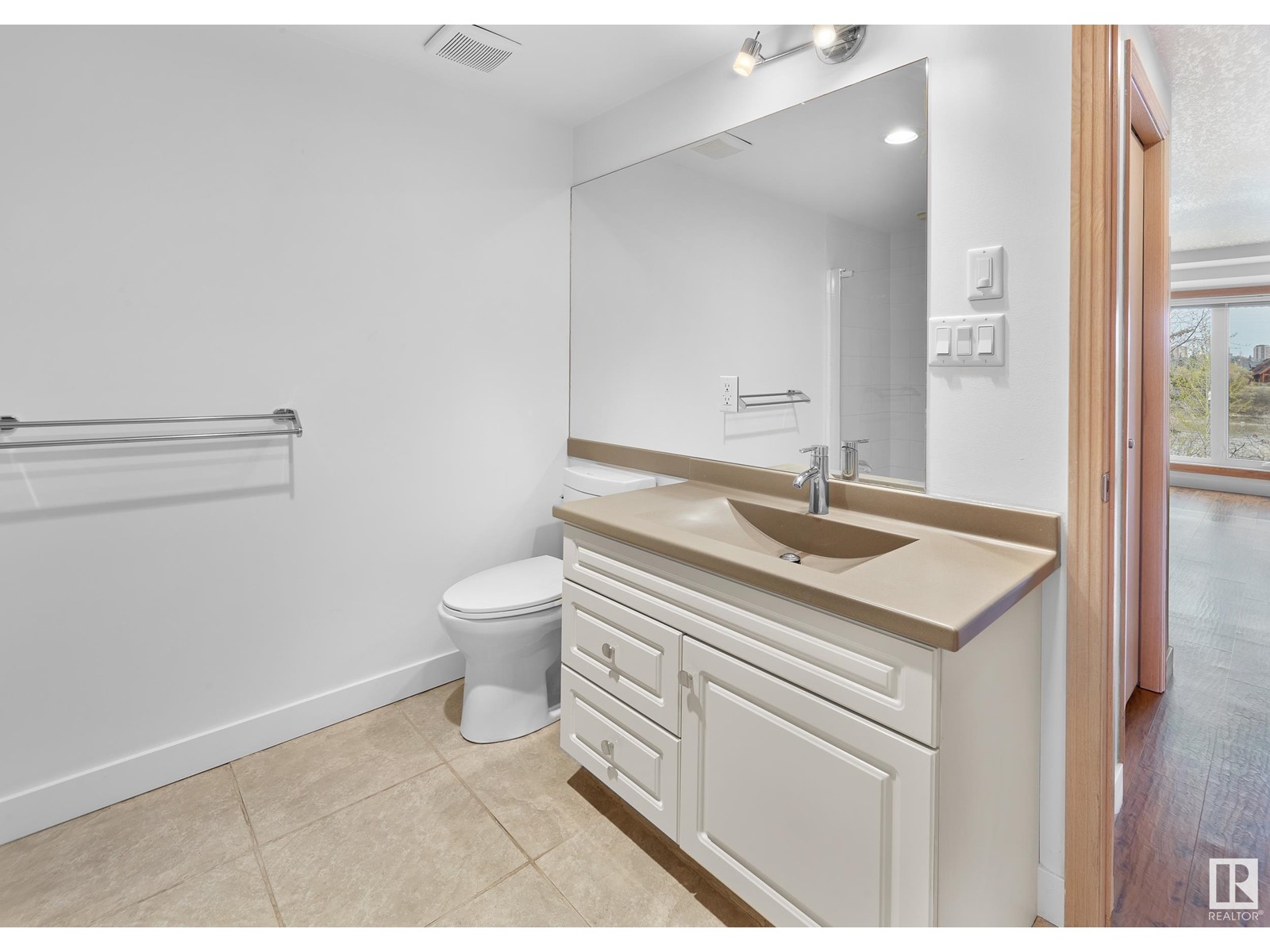 Property at 9021 98 AV NW image 5