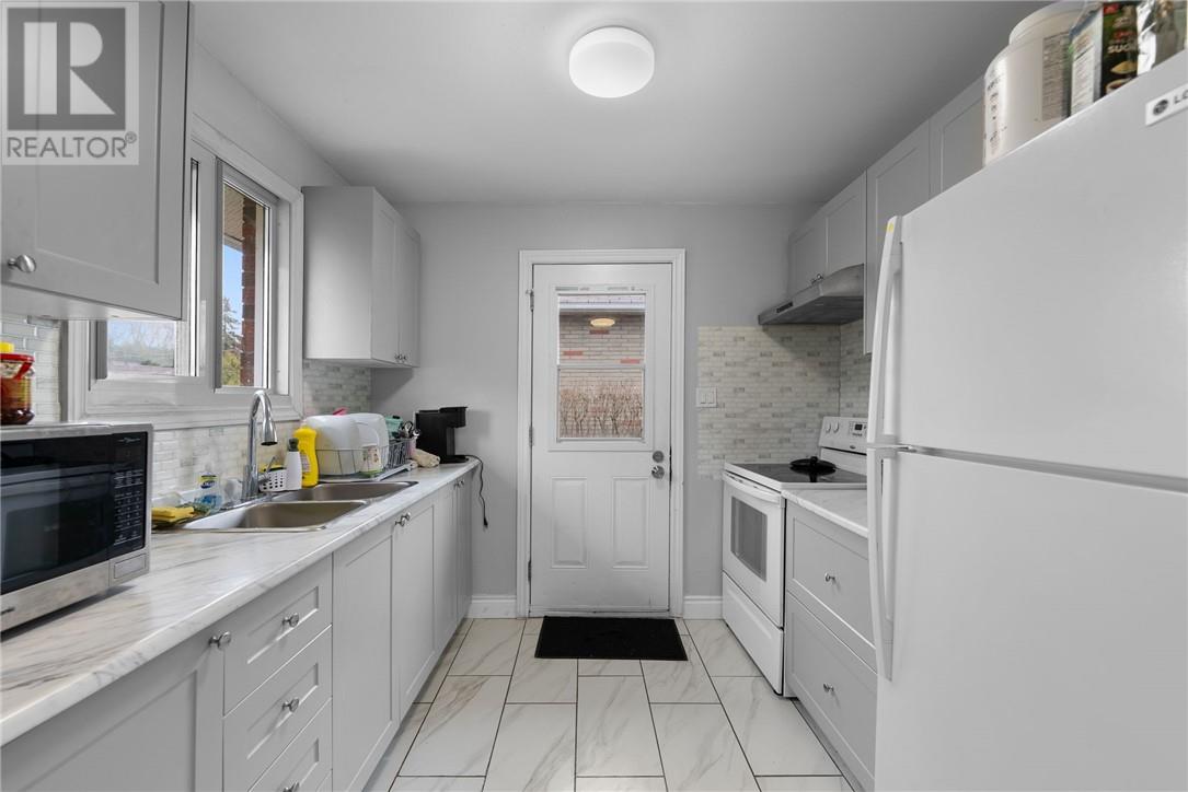 Property at 1366 Woodbine Avenue image 5