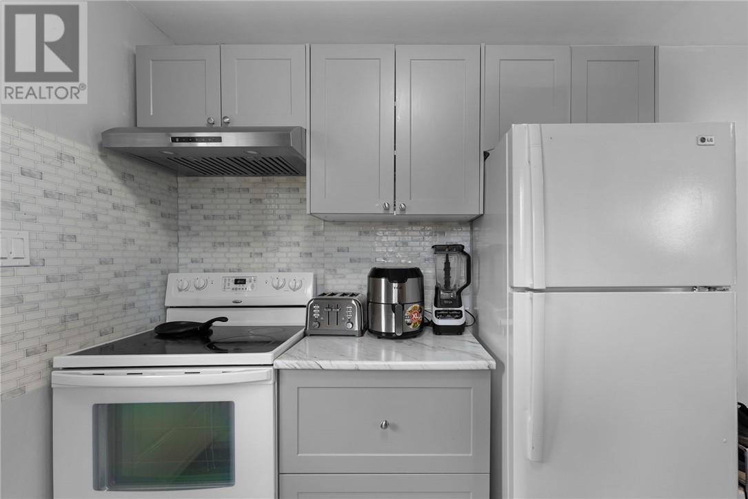 Property at 1366 Woodbine Avenue image 5