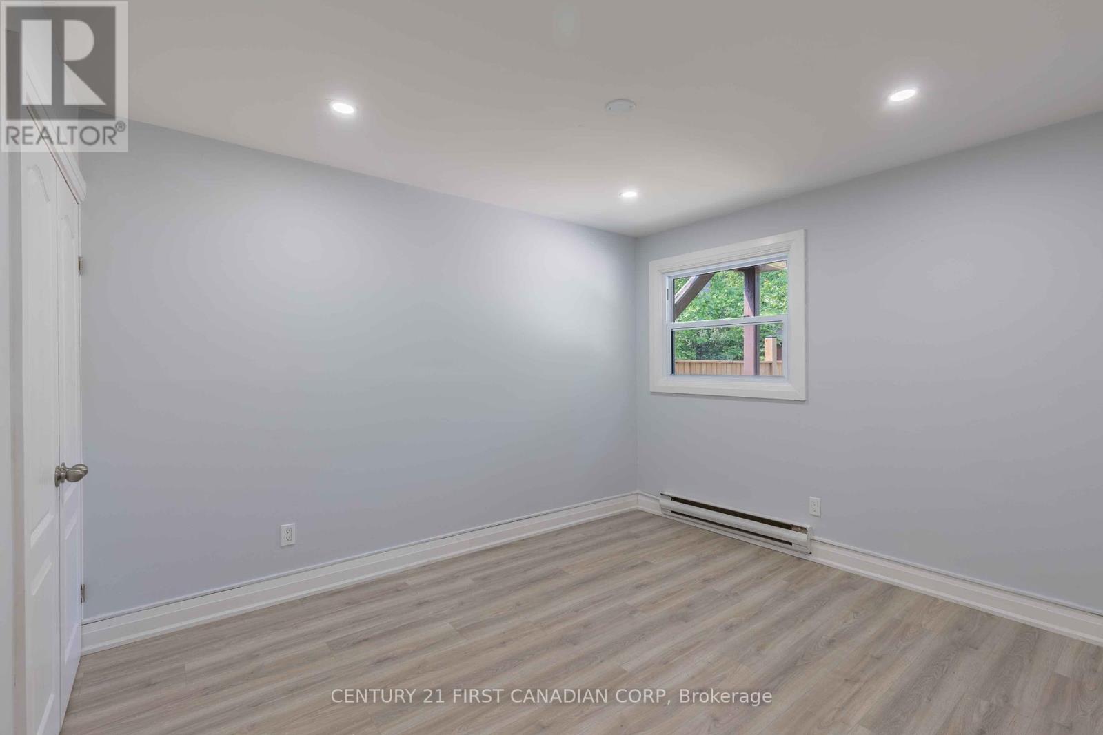 17 Carfrae Crescent, London South, Ontario  N6C 4A8 - Photo 14 - X12126523