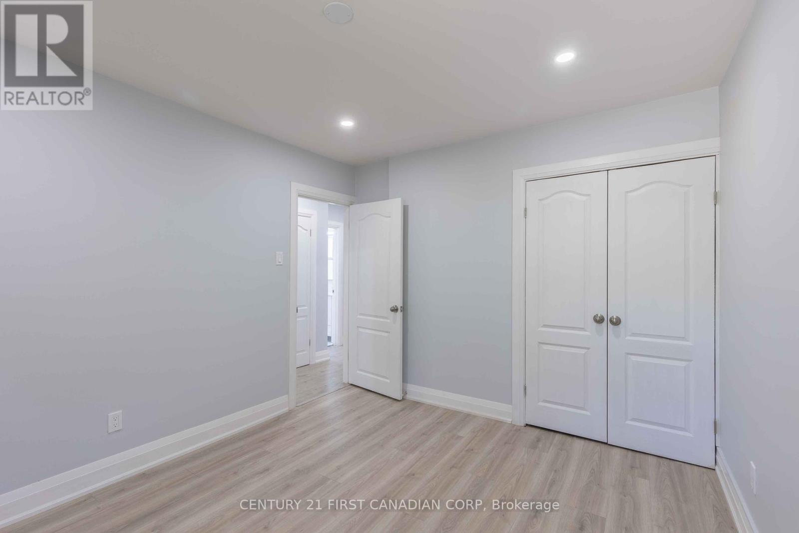 17 Carfrae Crescent, London South, Ontario  N6C 4A8 - Photo 16 - X12126523