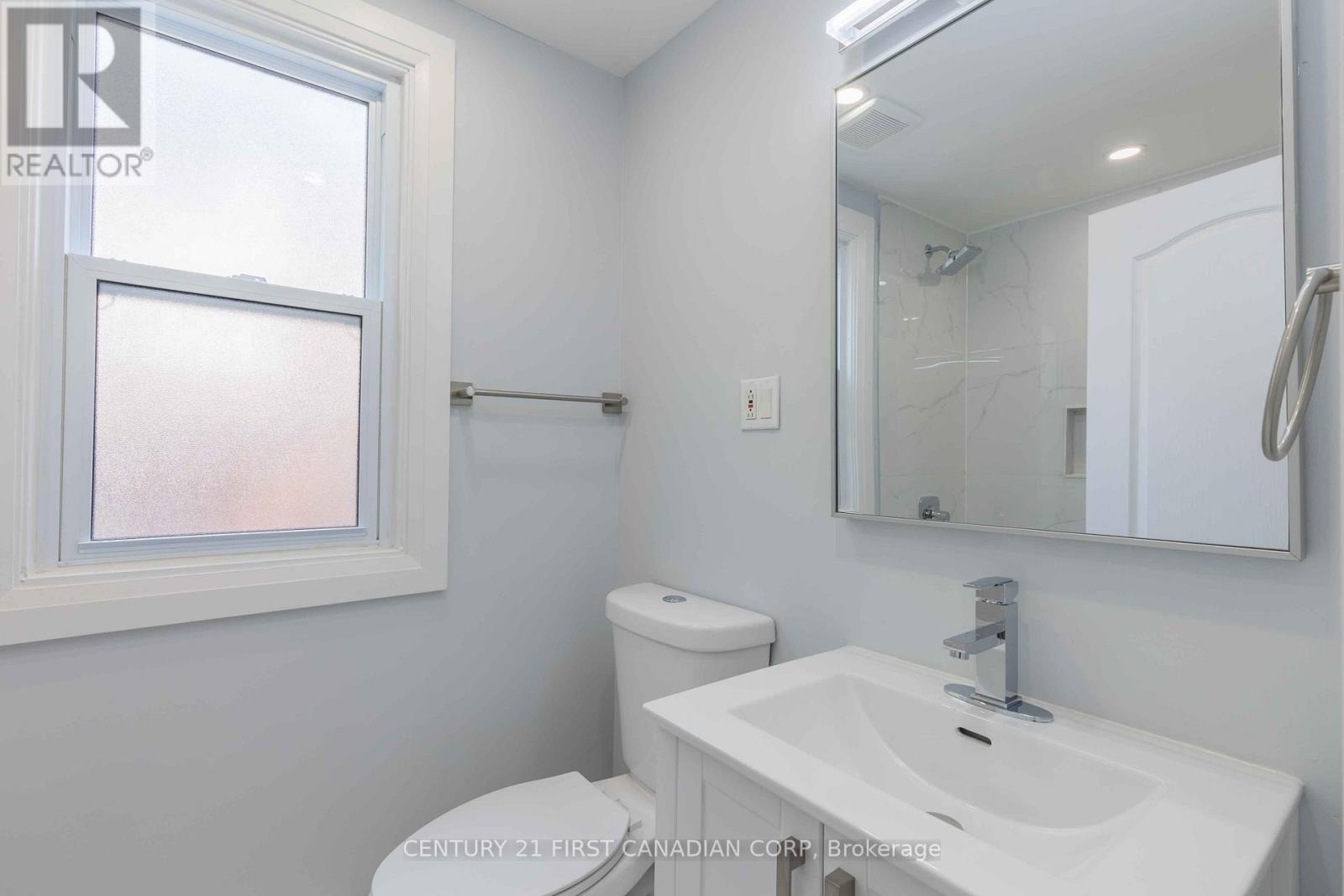 17 Carfrae Crescent, London South, Ontario  N6C 4A8 - Photo 19 - X12126523