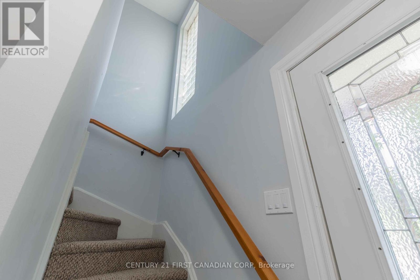 17 Carfrae Crescent, London South, Ontario  N6C 4A8 - Photo 21 - X12126523