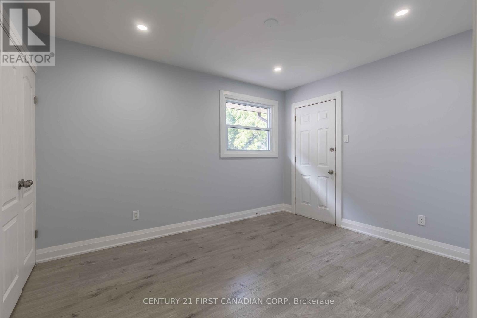 17 Carfrae Crescent, London South, Ontario  N6C 4A8 - Photo 32 - X12126523