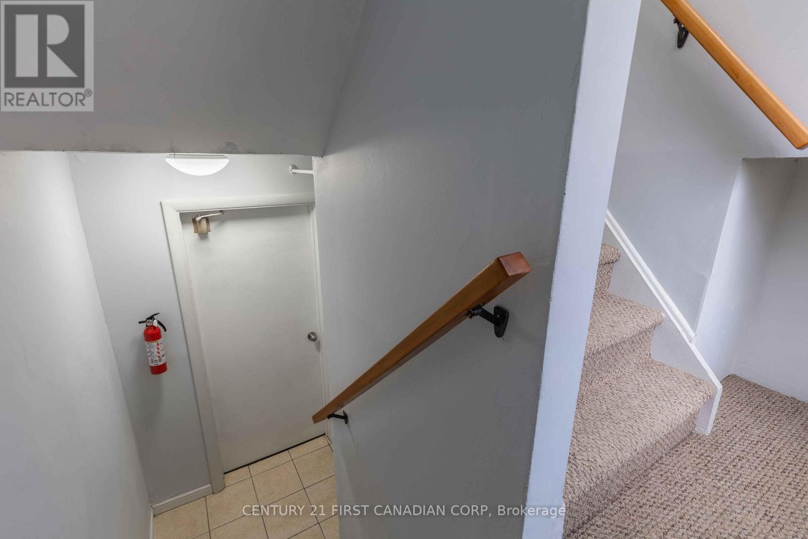17 Carfrae Crescent, London South, Ontario  N6C 4A8 - Photo 33 - X12126523