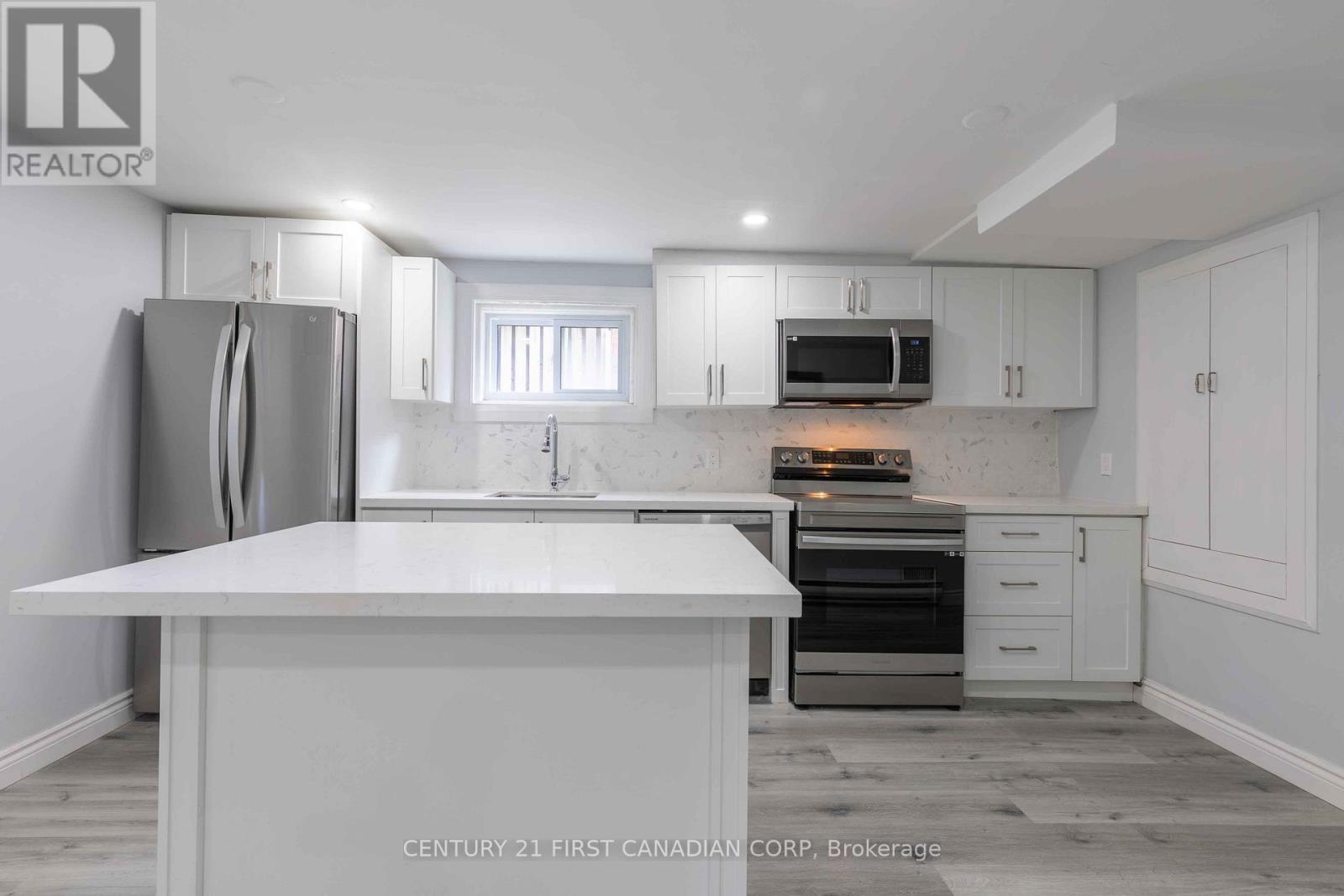 17 Carfrae Crescent, London South, Ontario  N6C 4A8 - Photo 39 - X12126523