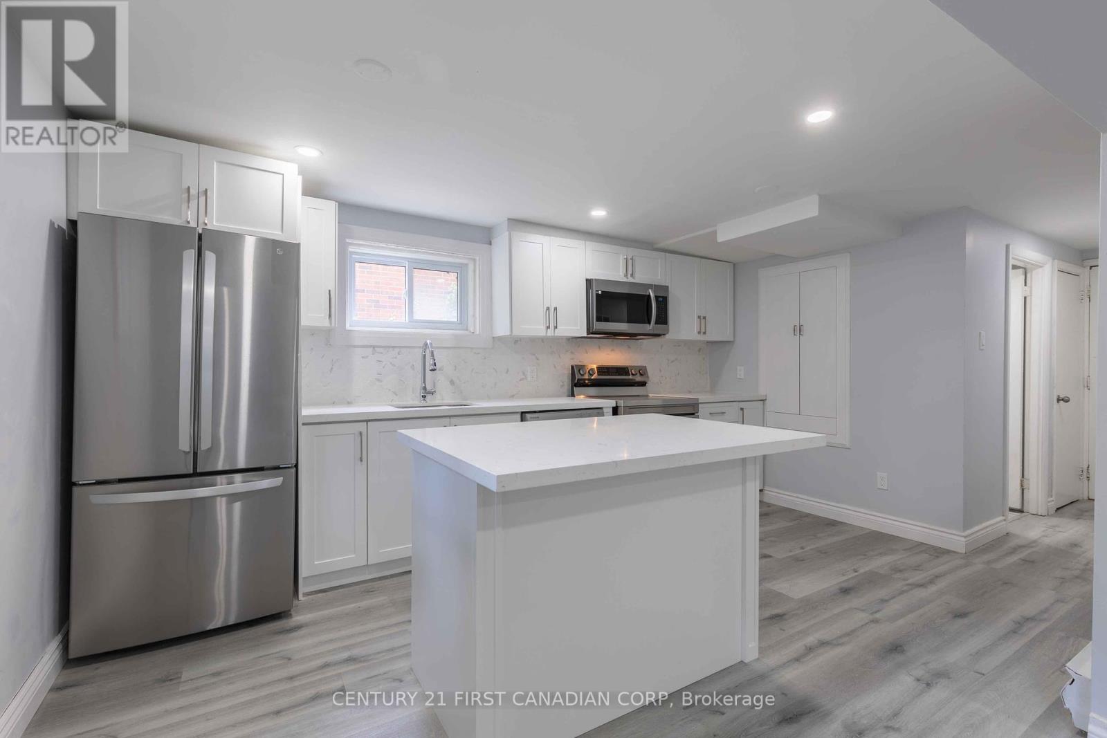 17 Carfrae Crescent, London South, Ontario  N6C 4A8 - Photo 40 - X12126523