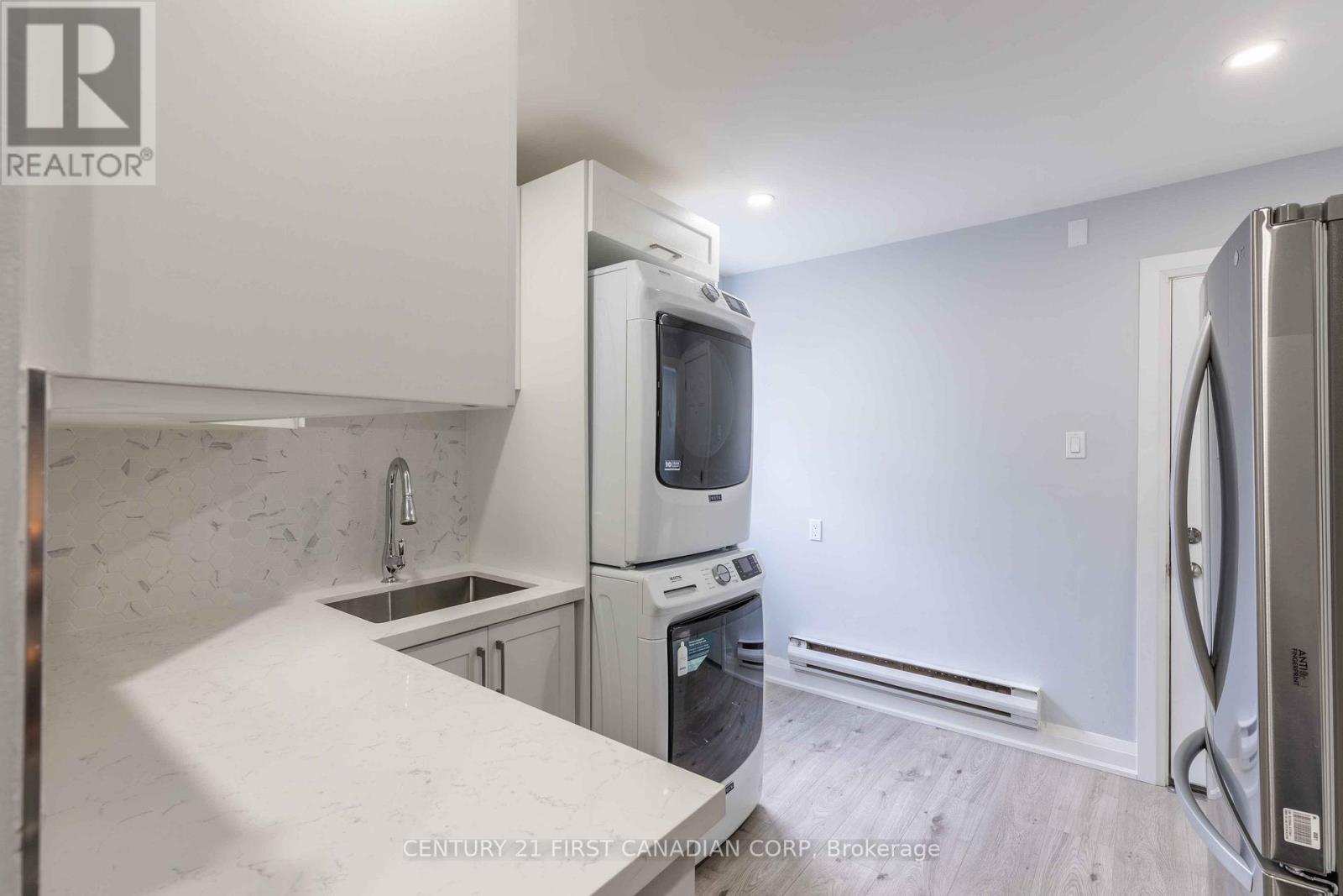 17 Carfrae Crescent, London South, Ontario  N6C 4A8 - Photo 6 - X12126523