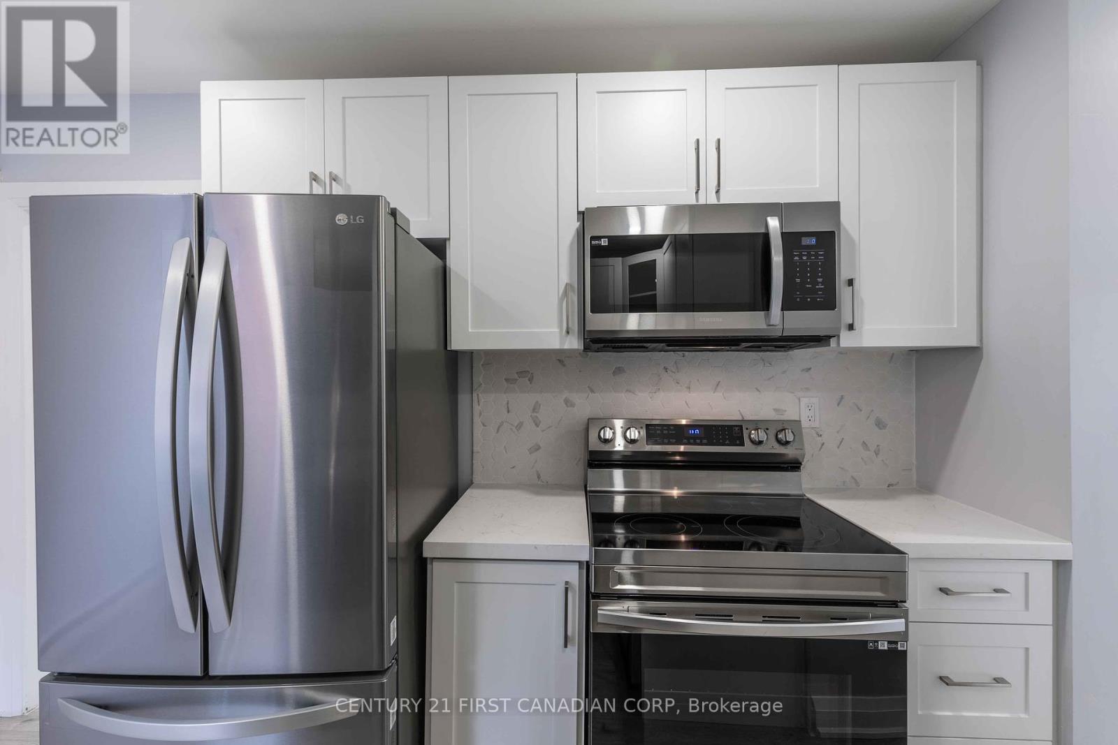 17 Carfrae Crescent, London South, Ontario  N6C 4A8 - Photo 8 - X12126523