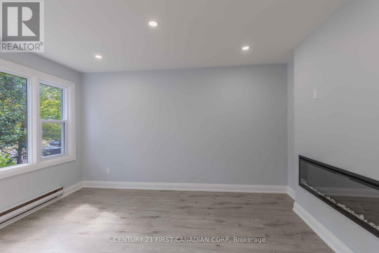 17 Carfrae Crescent, London South, Ontario  N6C 4A8 - Photo 9 - X12126523