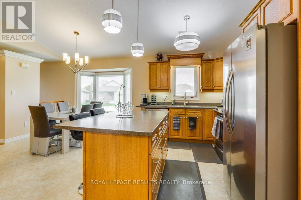12 - 20 Windemere Place, St. Thomas, Ontario  N5R 6H6 - Photo 12 - X12126540