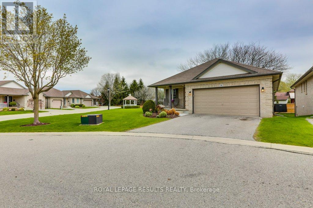 12 - 20 Windemere Place, St. Thomas, Ontario  N5R 6H6 - Photo 2 - X12126540