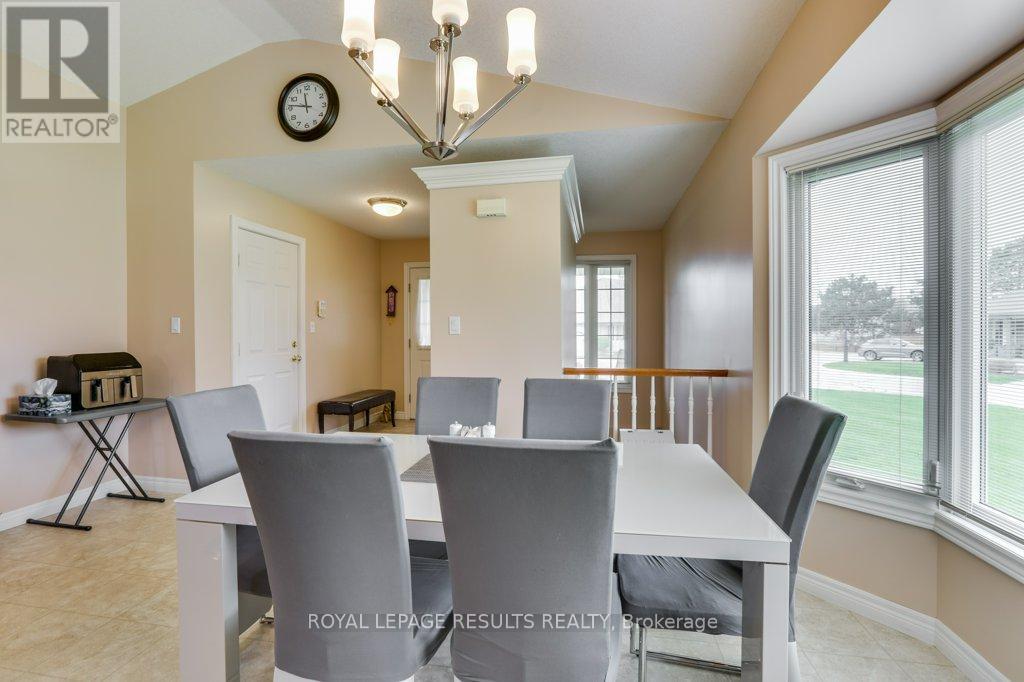 12 - 20 Windemere Place, St. Thomas, Ontario  N5R 6H6 - Photo 8 - X12126540