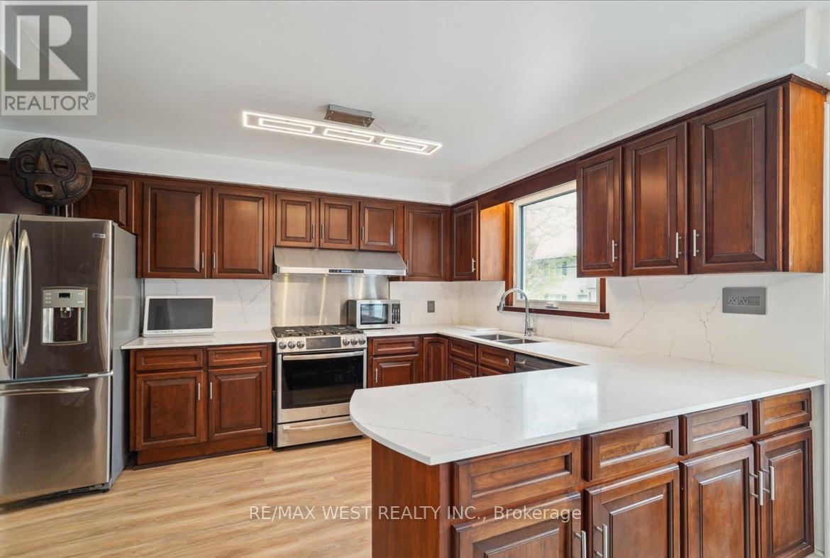 40 Arlstan Drive, Toronto, Ontario  M3H 4V9 - Photo 7 - C12113886
