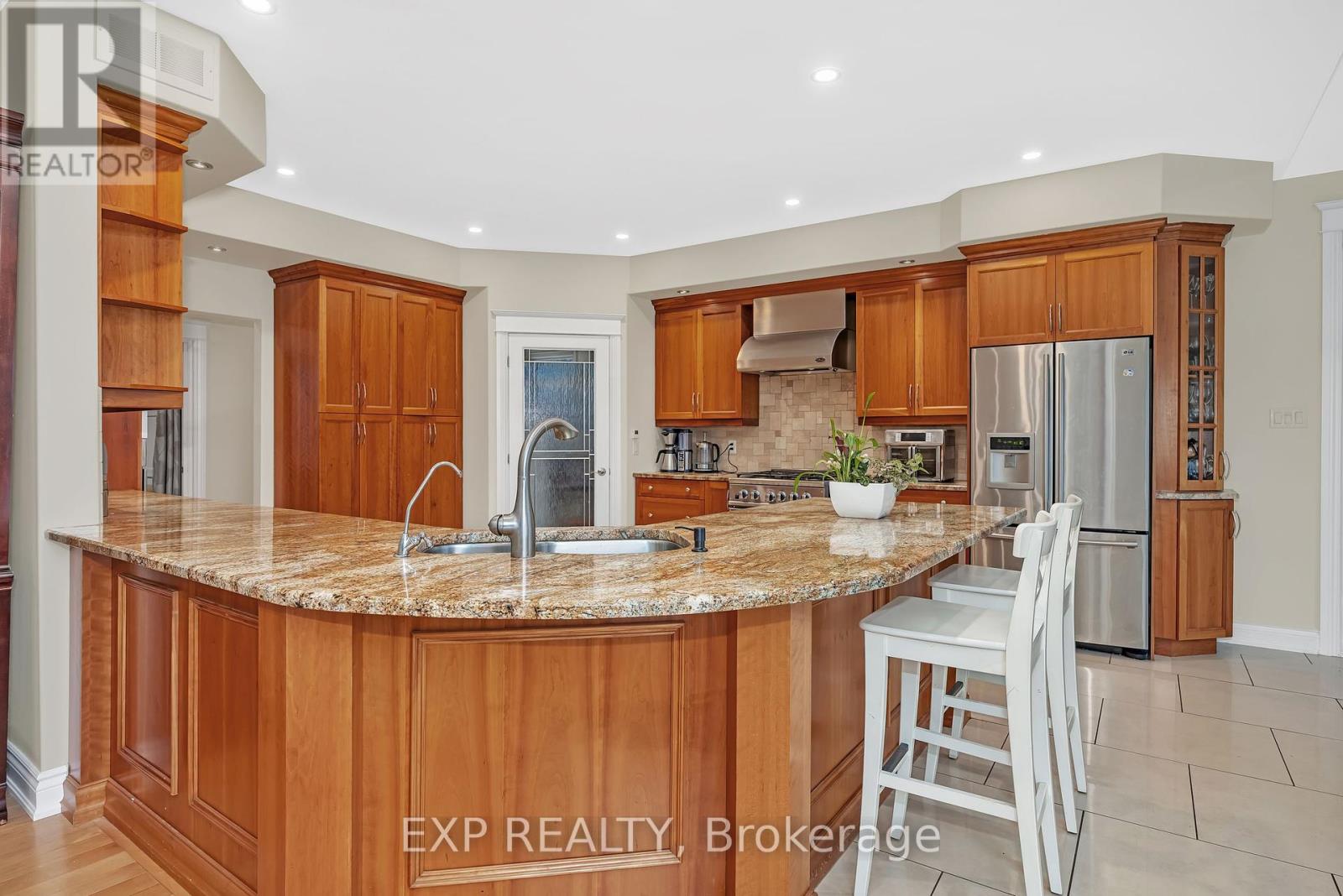 6703 Suncrest Drive, Ottawa, Ontario  K4P 0B4 - Photo 9 - X12126506