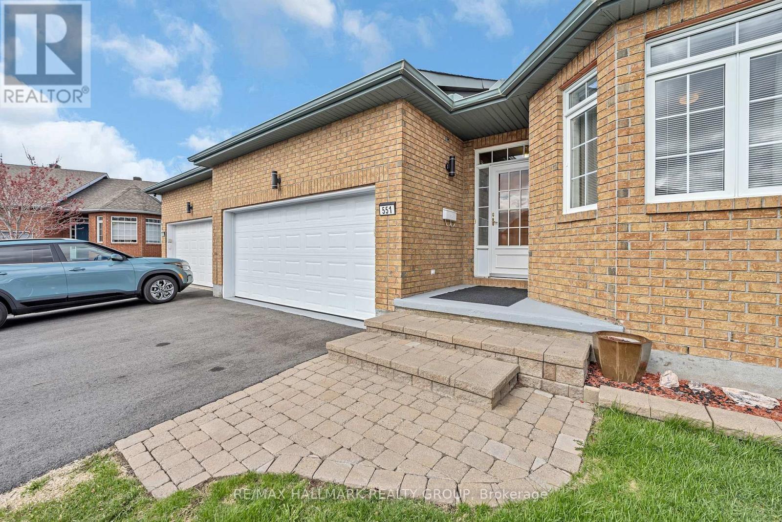 551 Chapel Park Private, Ottawa, Ontario  K1C 7P2 - Photo 2 - X12126547