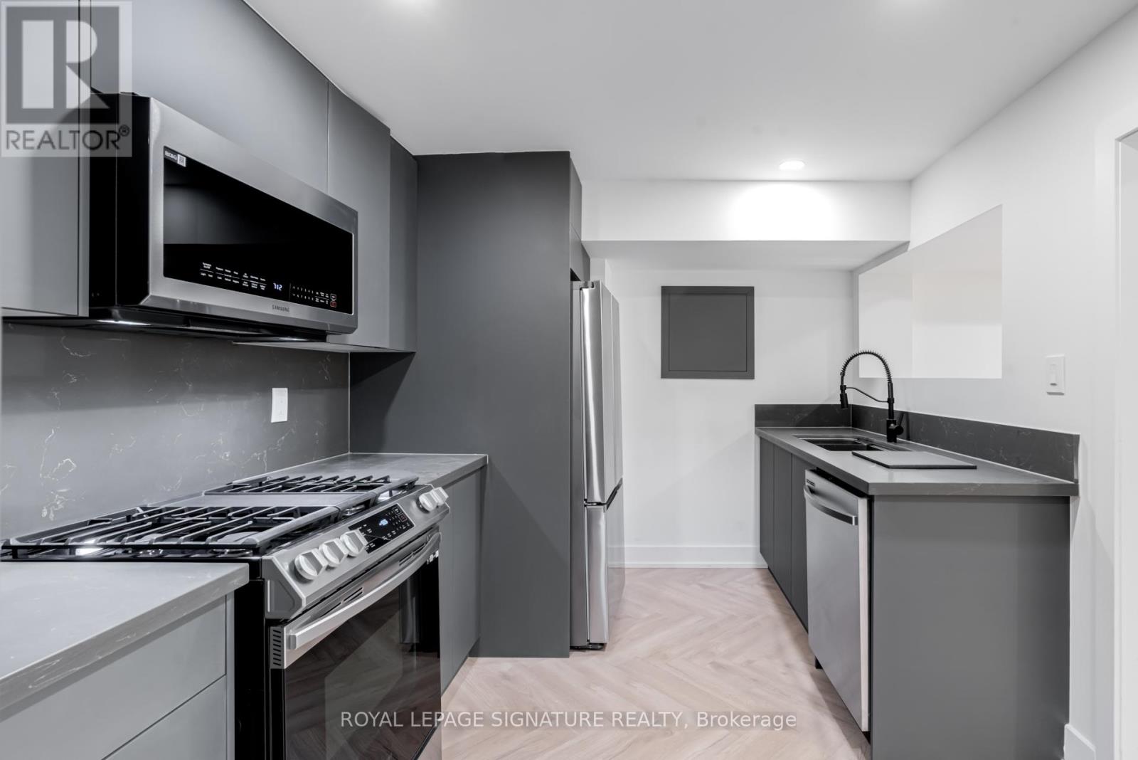 Upper - 861 O'connor Drive, Toronto, Ontario  M4B 2S7 - Photo 10 - E12126516