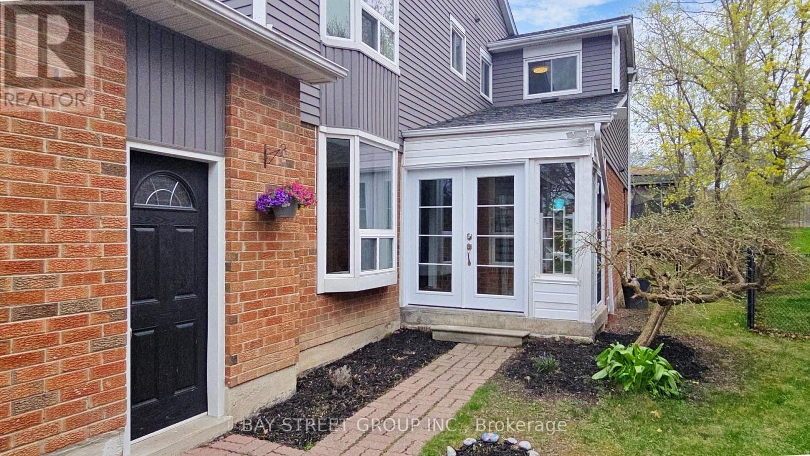 14 Barrow Court, Whitby, Ontario  L1P 1E4 - Photo 2 - E12126530