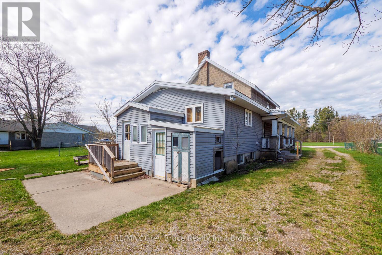 10179 6 Highway, Georgian Bluffs, Ontario  N0H 2T0 - Photo 4 - X12121153