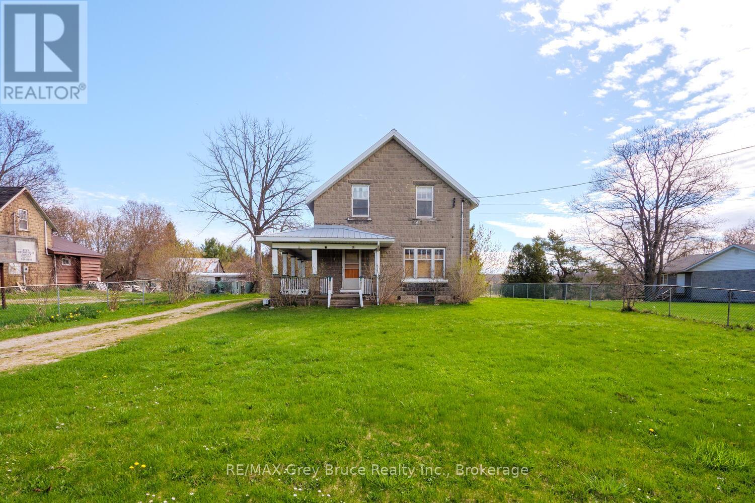 10179 6 Highway, Georgian Bluffs, Ontario  N0H 2T0 - Photo 2 - X12121153