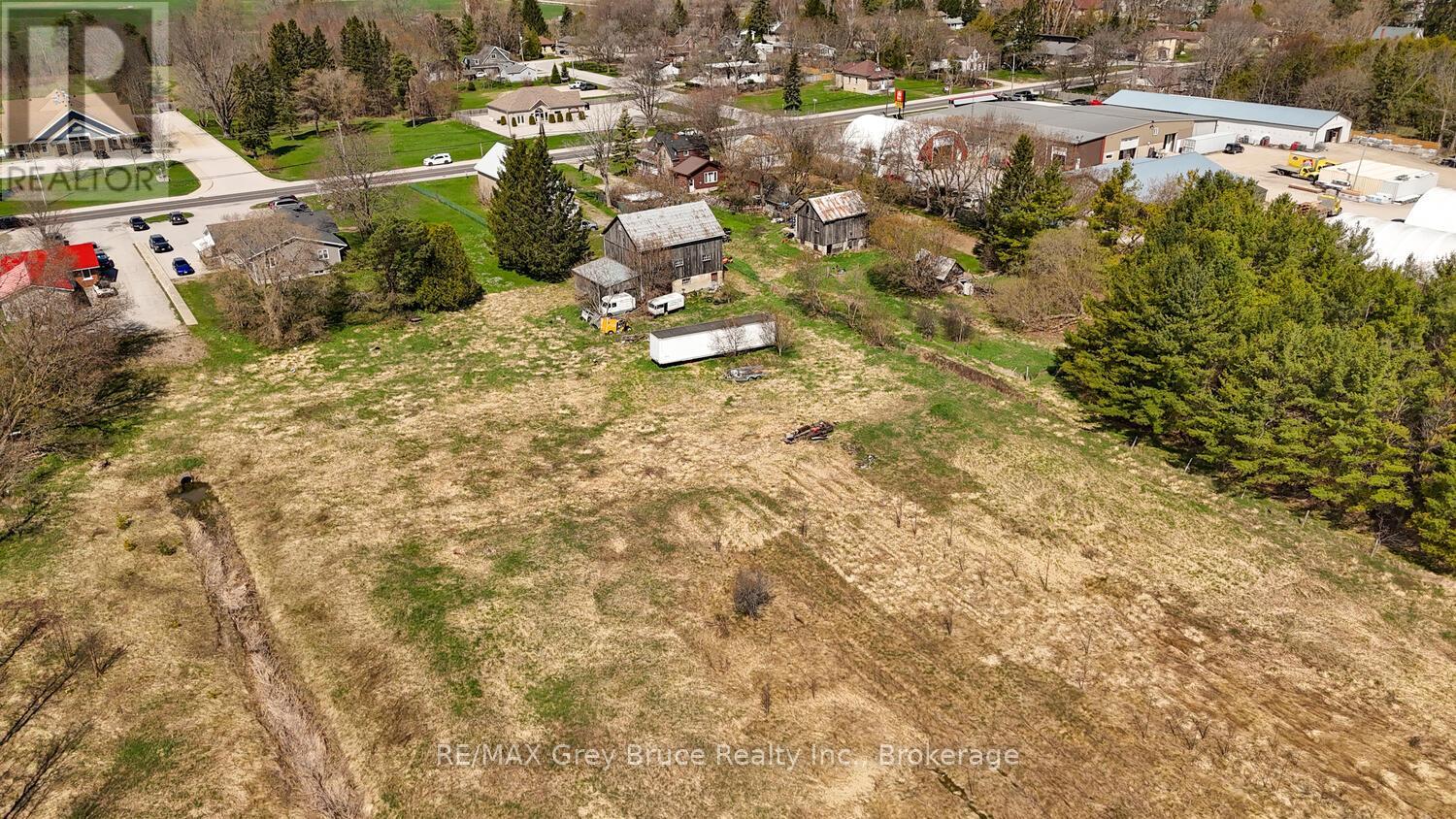 10179 6 Highway, Georgian Bluffs, Ontario  N0H 2T0 - Photo 9 - X12121153