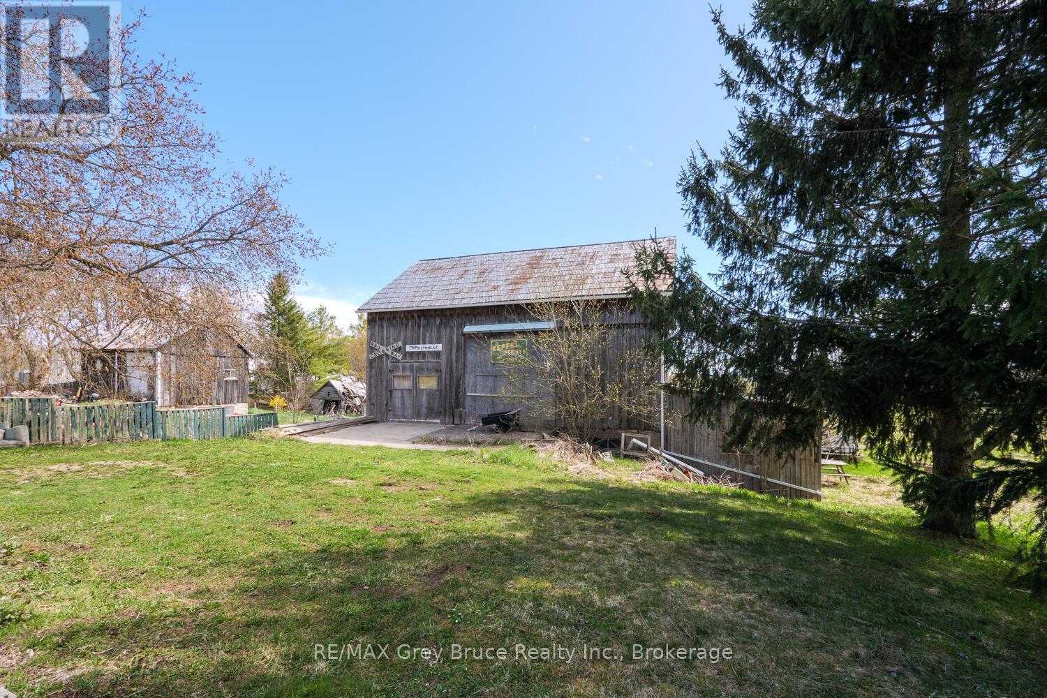 10179 6 Highway, Georgian Bluffs, Ontario  N0H 2T0 - Photo 3 - X12121153