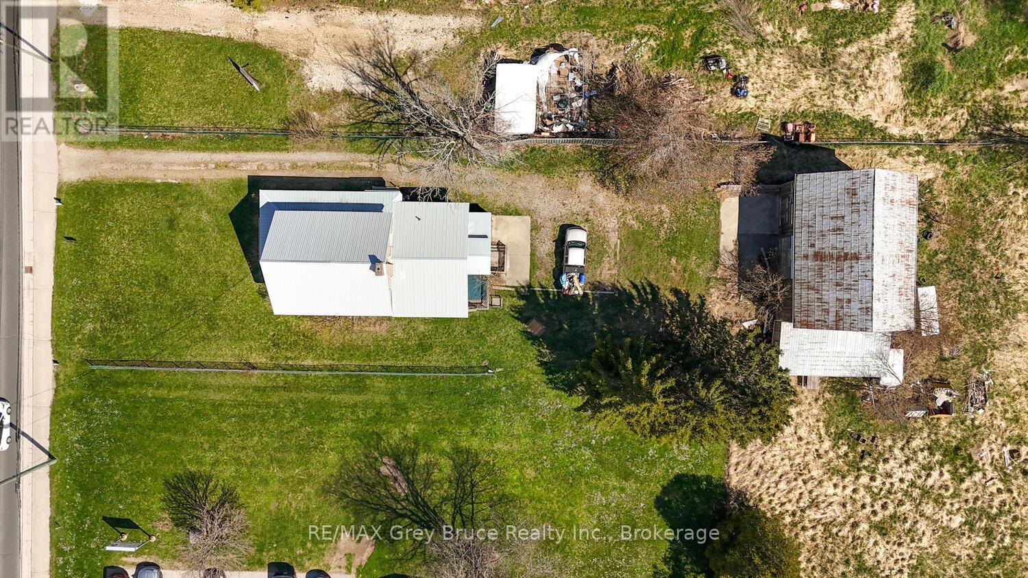 10179 6 Highway, Georgian Bluffs, Ontario  N0H 2T0 - Photo 5 - X12121153