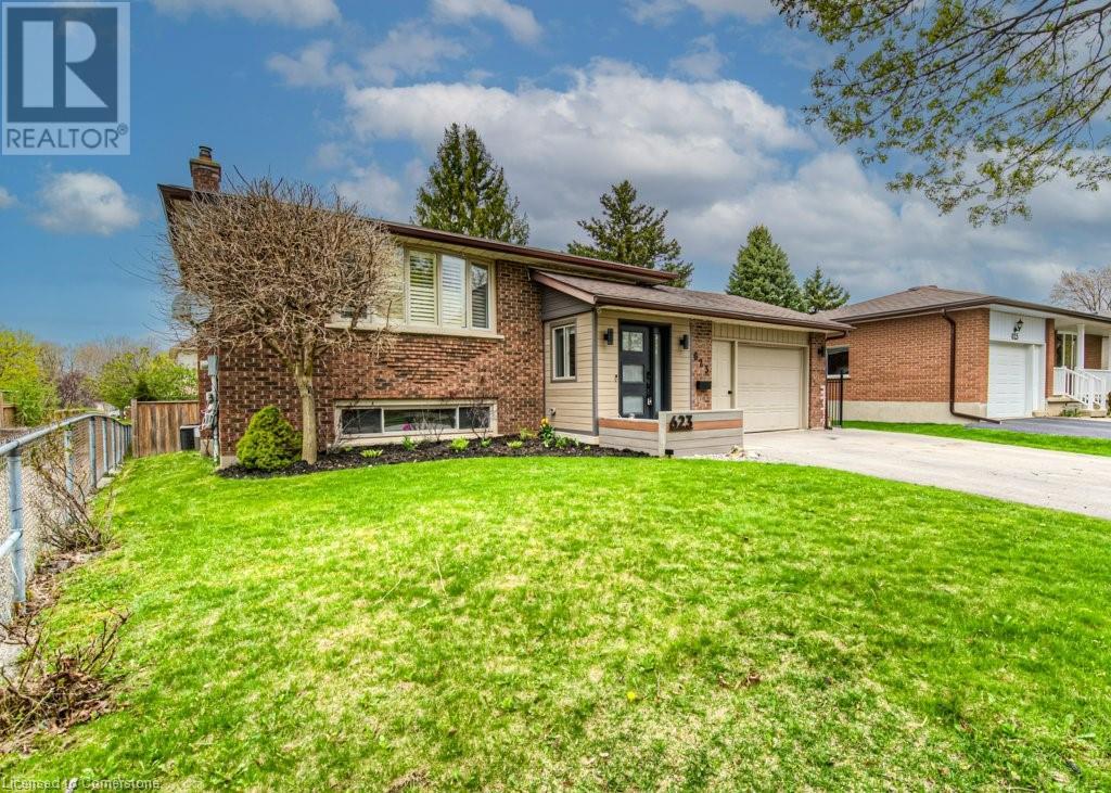 Property at 623 GREEN MEADOW Crescent image 3