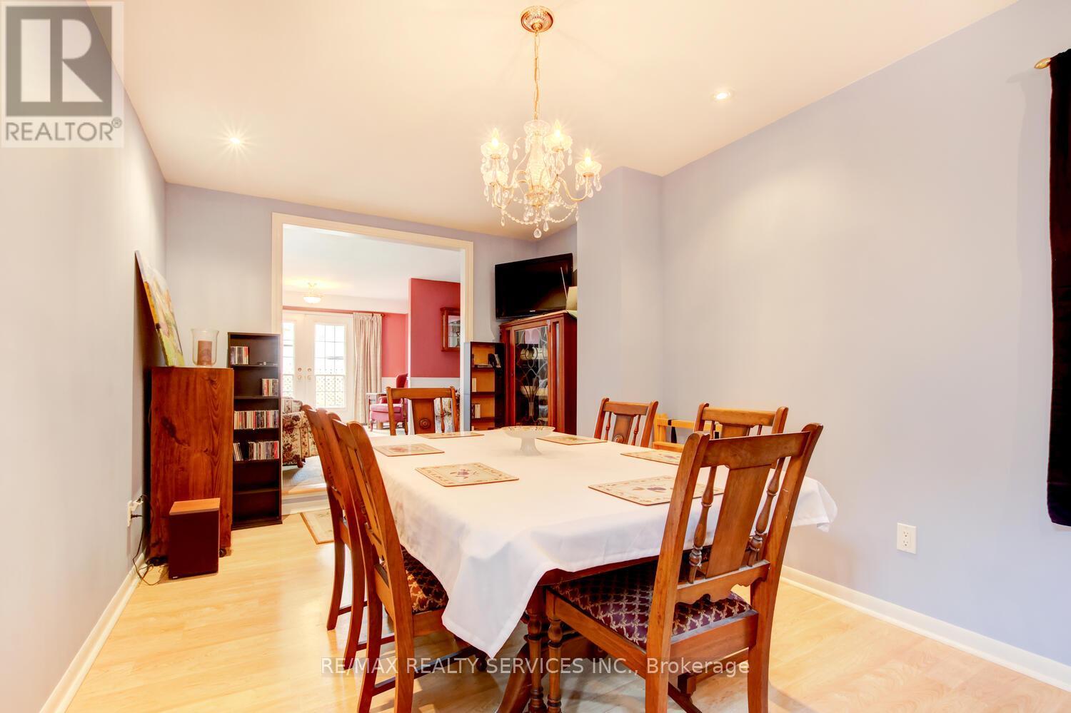 32 Helios Place, Brampton, Ontario  L6Z 2B2 - Photo 11 - W12126543