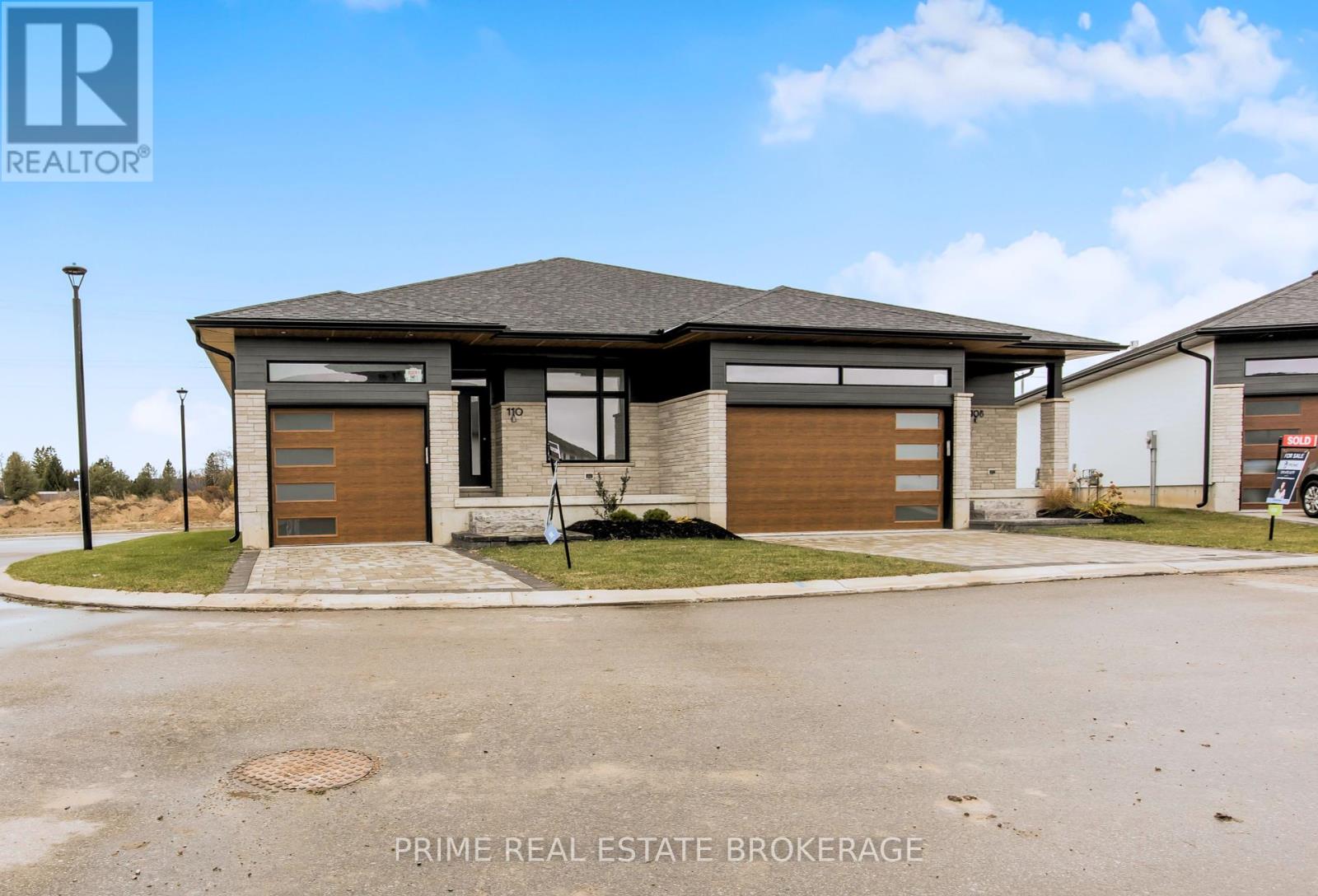 1 - 110 Coastal Crescent, Lambton Shores, Ontario  N0M 1T0 - Photo 2 - X12117032