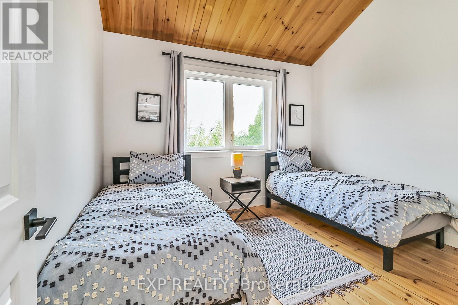 155 Delphi Lane, Blue Mountains, Ontario  N0H 2P0 - Photo 37 - X12126522