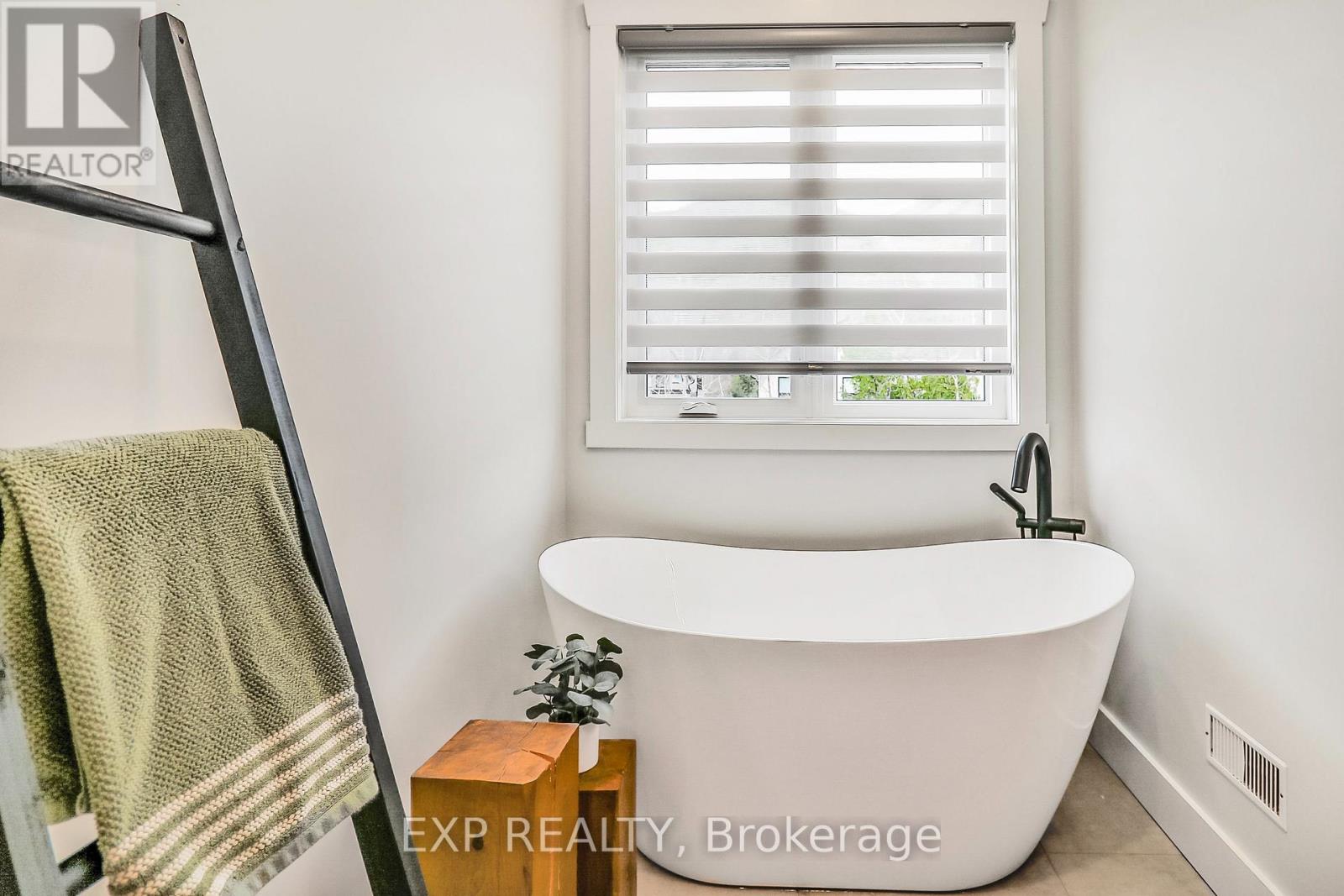155 Delphi Lane, Blue Mountains, Ontario  N0H 2P0 - Photo 39 - X12126522