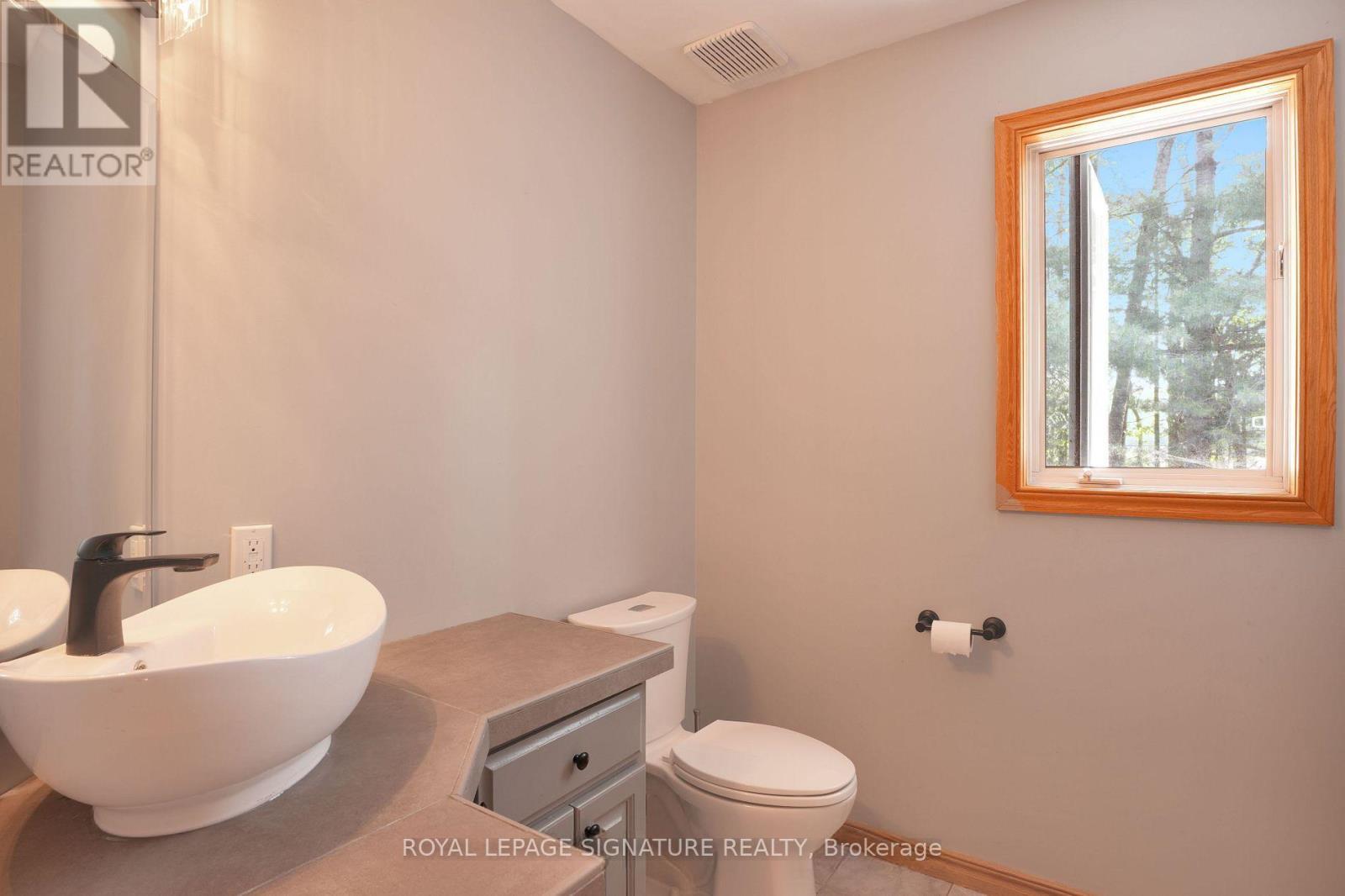 40249 Combermere Road, Madawaska Valley, Ontario  K0J 1B0 - Photo 10 - X12126573
