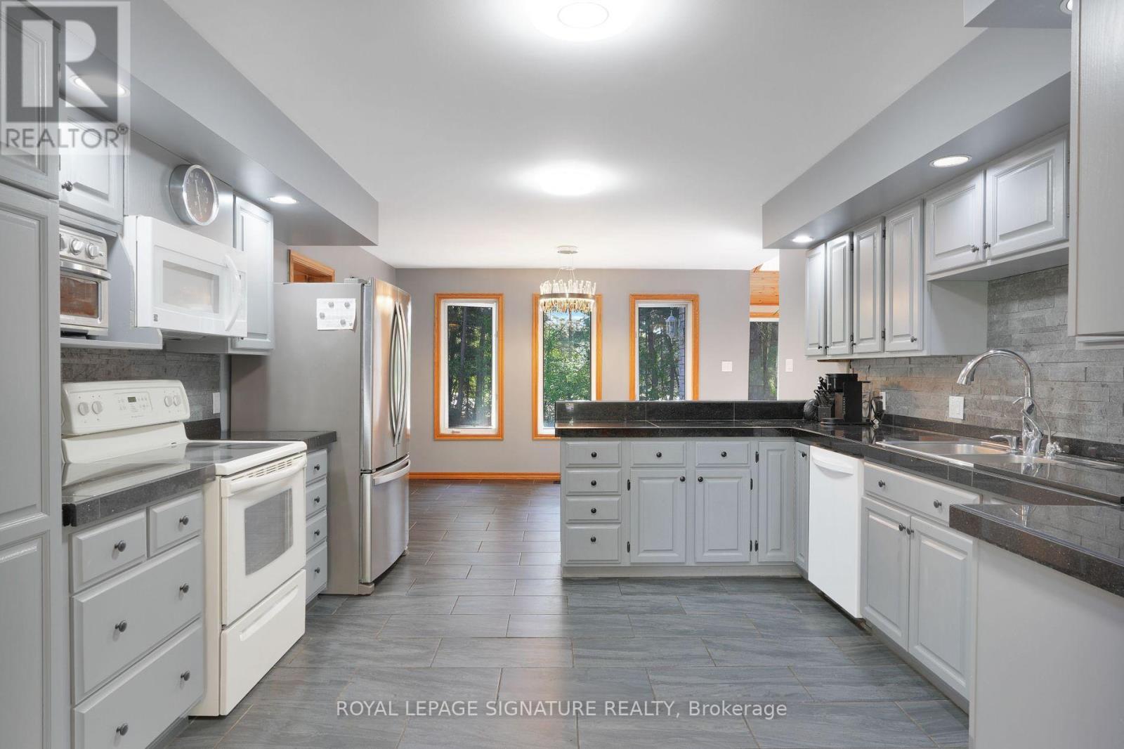 40249 Combermere Road, Madawaska Valley, Ontario  K0J 1B0 - Photo 21 - X12126573