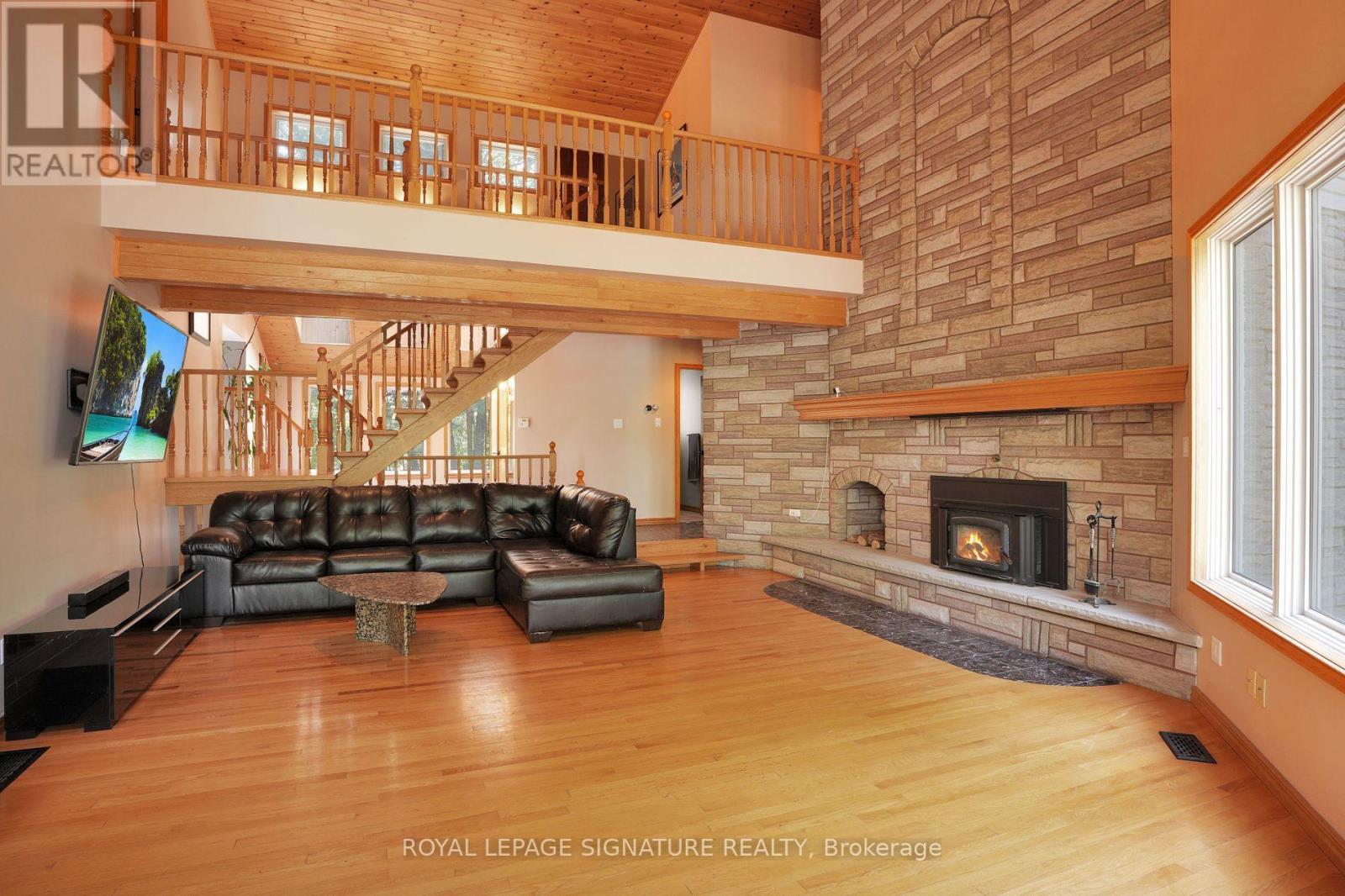 40249 Combermere Road, Madawaska Valley, Ontario  K0J 1B0 - Photo 6 - X12126573