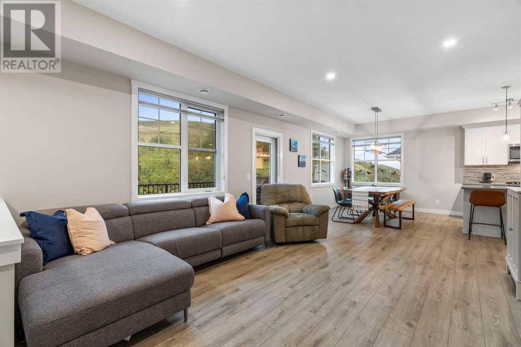 Property at 732 Cranbrook Walk SE image 5