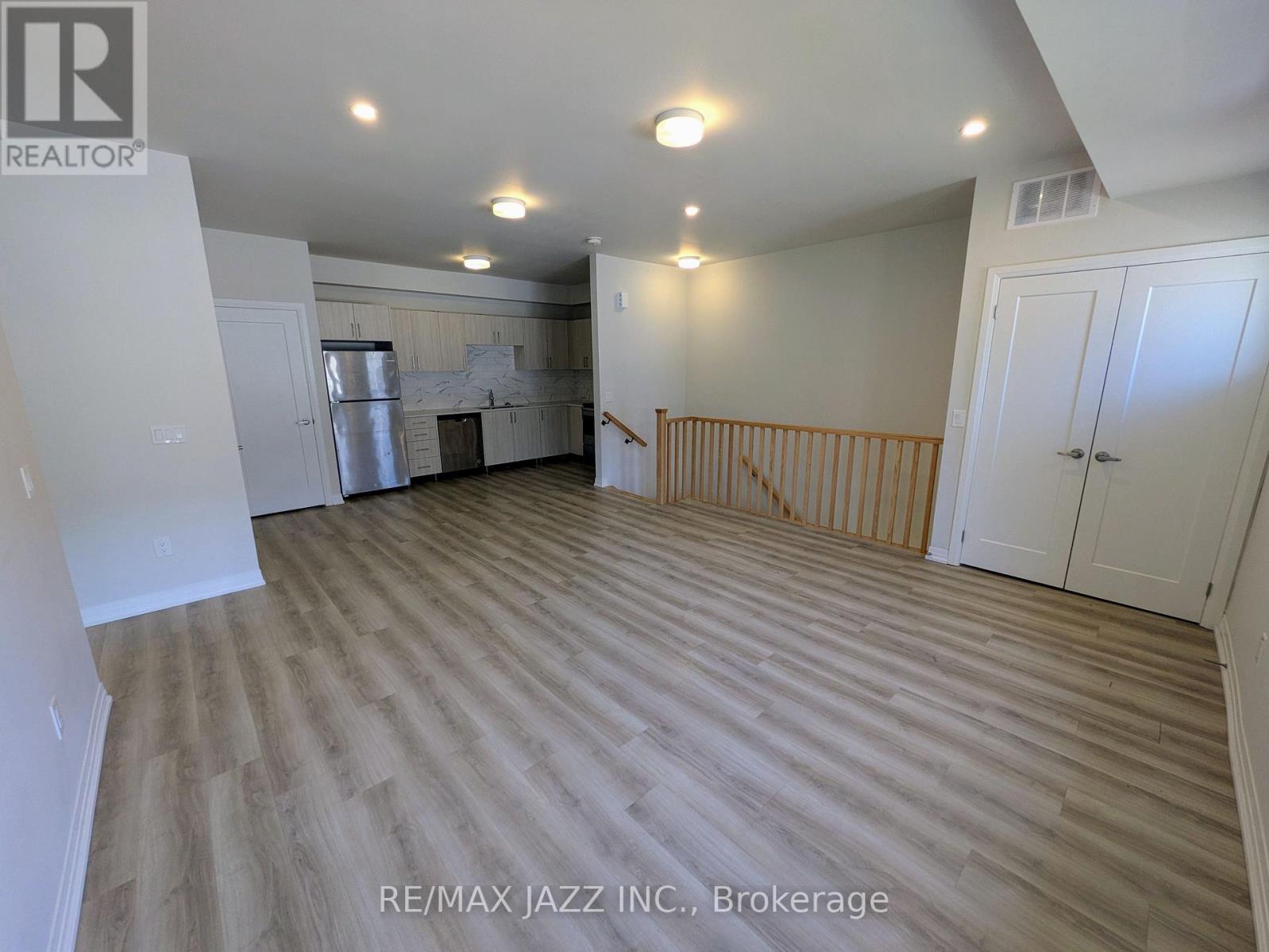 201 - 750 King Street E, Oshawa, Ontario  L1H 1G9 - Photo 6 - E12126714