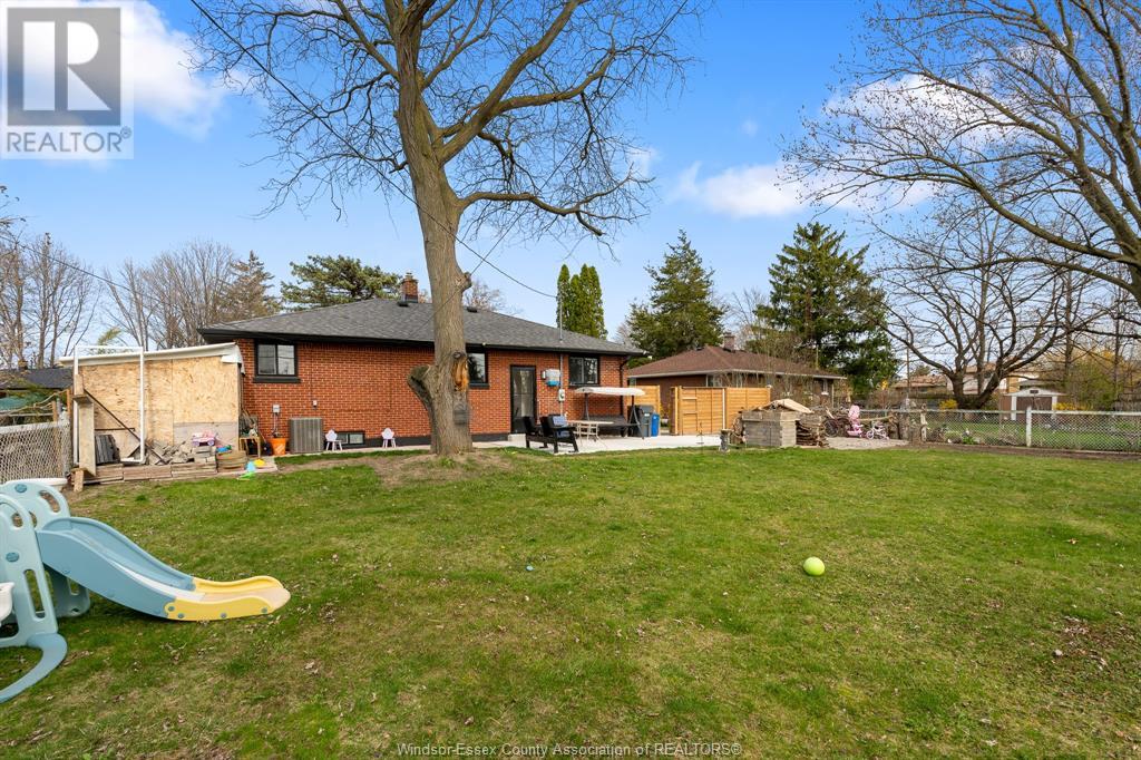 3745 Mckay Avenue, Windsor, Ontario  N9E 2S3 - Photo 44 - 25011247